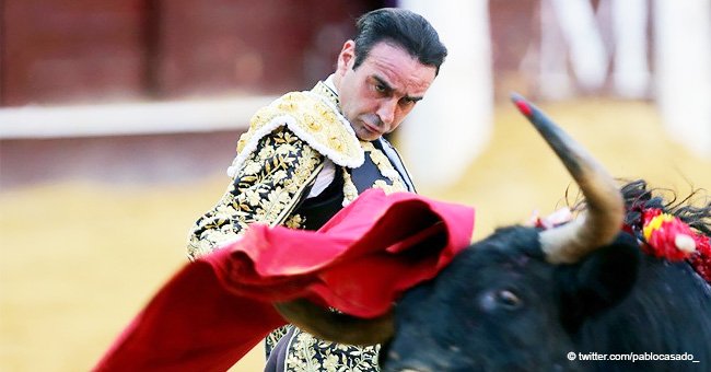 Hospitalizan al famoso torero Enrique Ponce tras brutal encuentro con un toro