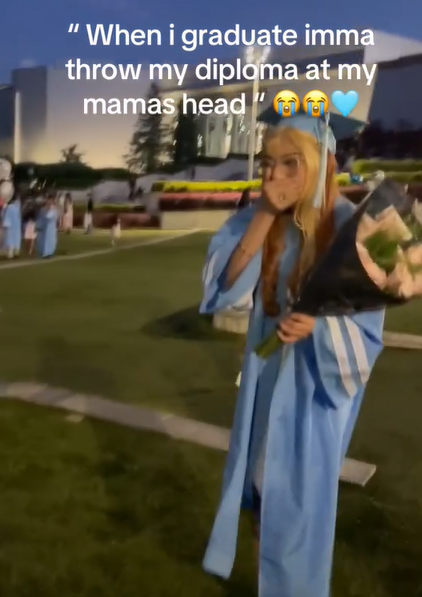 La joven @berebuggg en su graduación | Fuente/TikTok/berebuggg
