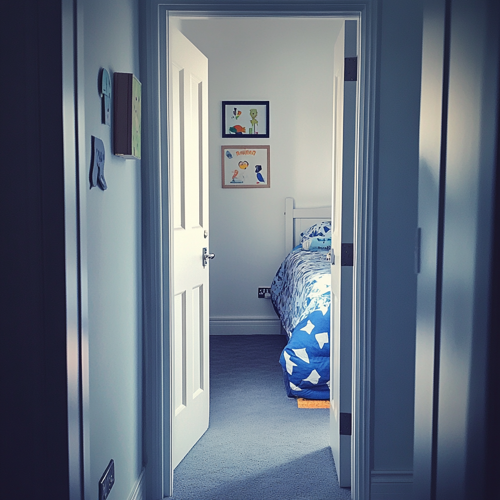 La puerta de un dormitorio | Fuente: Midjourney