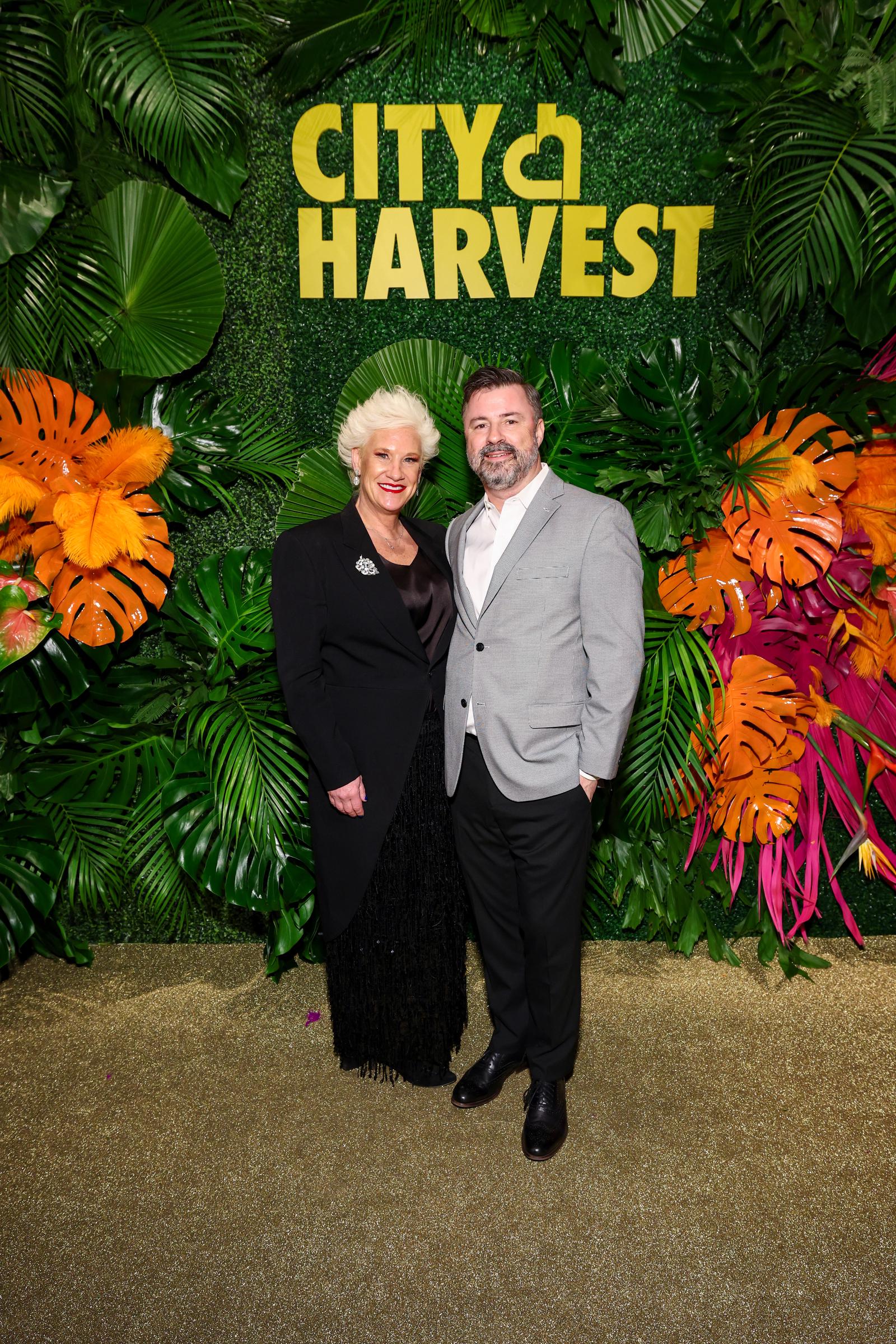 Anne Burrell y Stuart Claxton fotografiados en Cipriani 42nd Street el 22 de abril de 2025 | Fuente: Getty Images