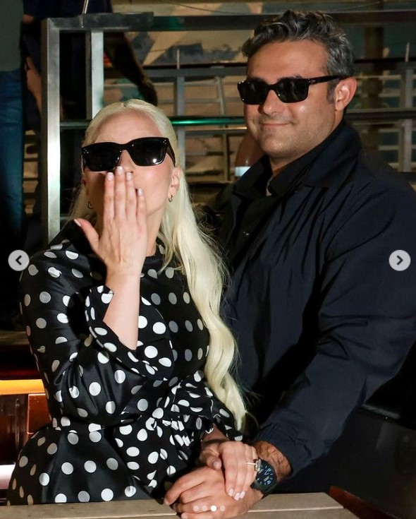 Lady Gaga y Michael Polansky durante la 81ª edición del Festival Internacional de Cine de Venecia el 2 de septiembre de 2024, en Venecia, Italia | Fuente: Instagram/entertainmenttonight