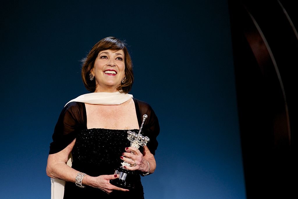 Carmen Maura recibe el Premio 'Donostia' 2013, durante el 61º Festival Internacional de Cine de San Sebastián, el 22 de septiembre de 2013 en San Sebastián, España. | Imagen: Getty Images 