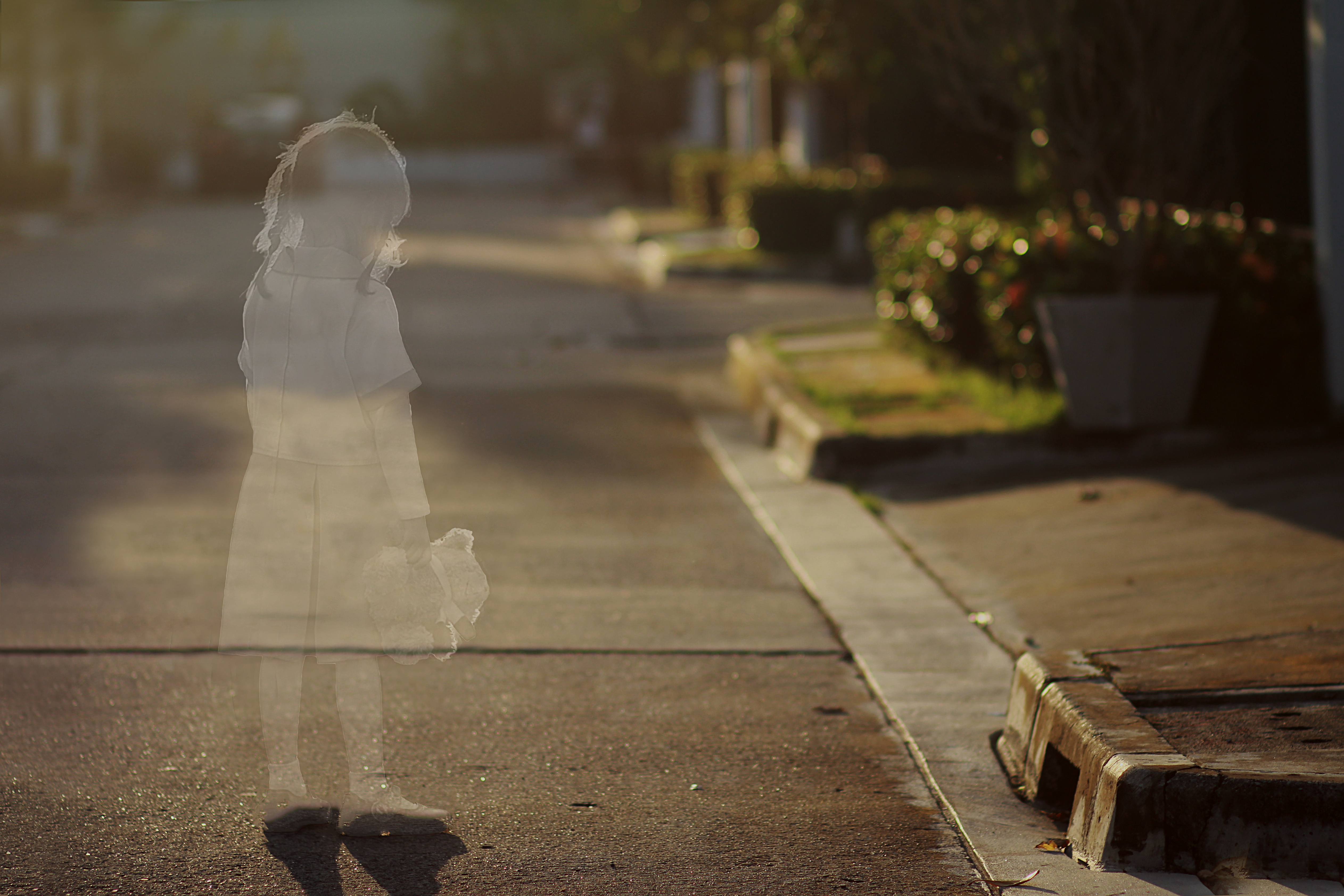 La silueta de una niña. | Fuente: Shutterstock