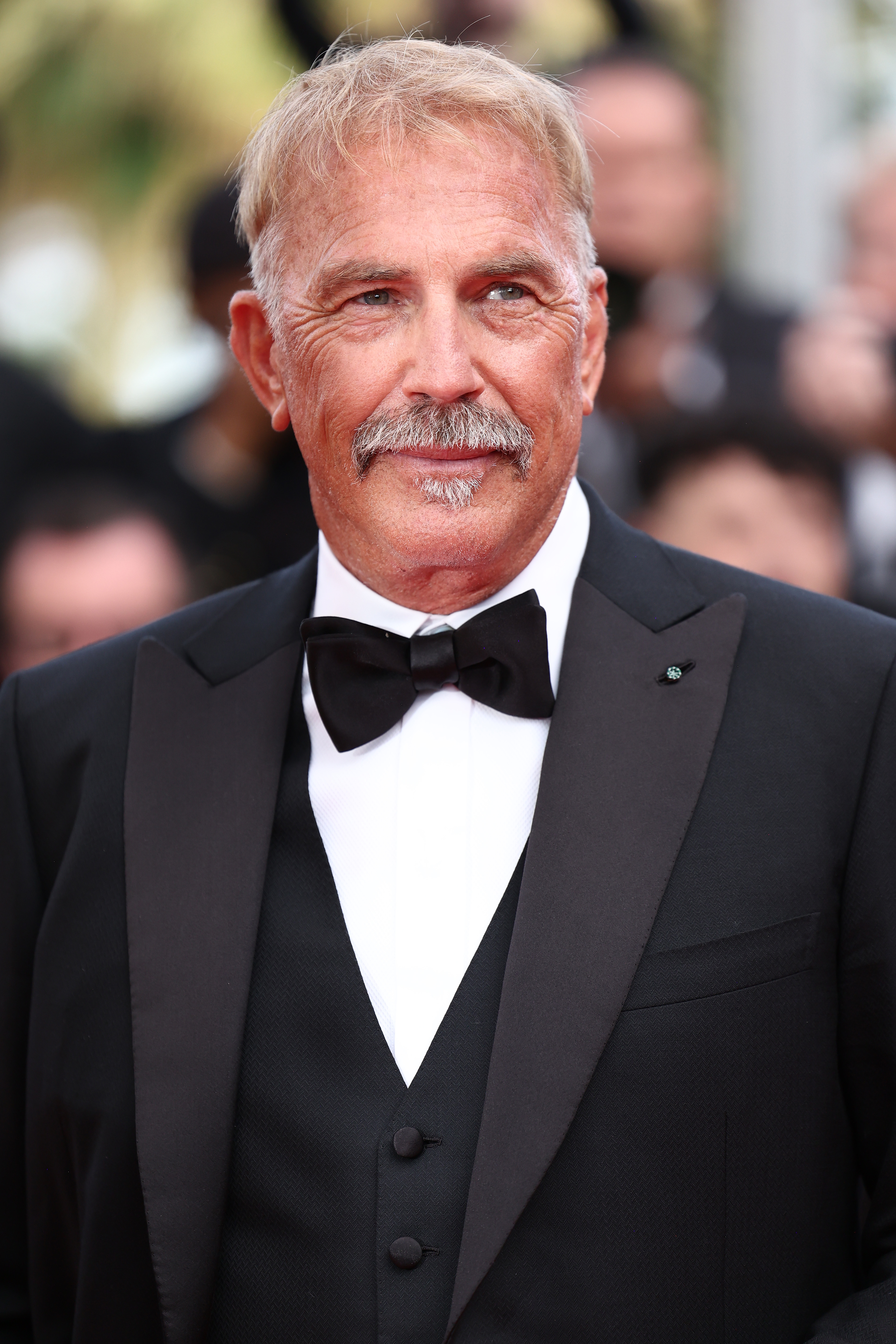 Kevin Costner asiste a la alfombra roja de "Horizonte: Una saga americana" en la alfombra roja de la 77ª edición del Festival de Cine de Cannes, el 19 de mayo de 2024, en Cannes, Francia. | Fuente: Getty Images