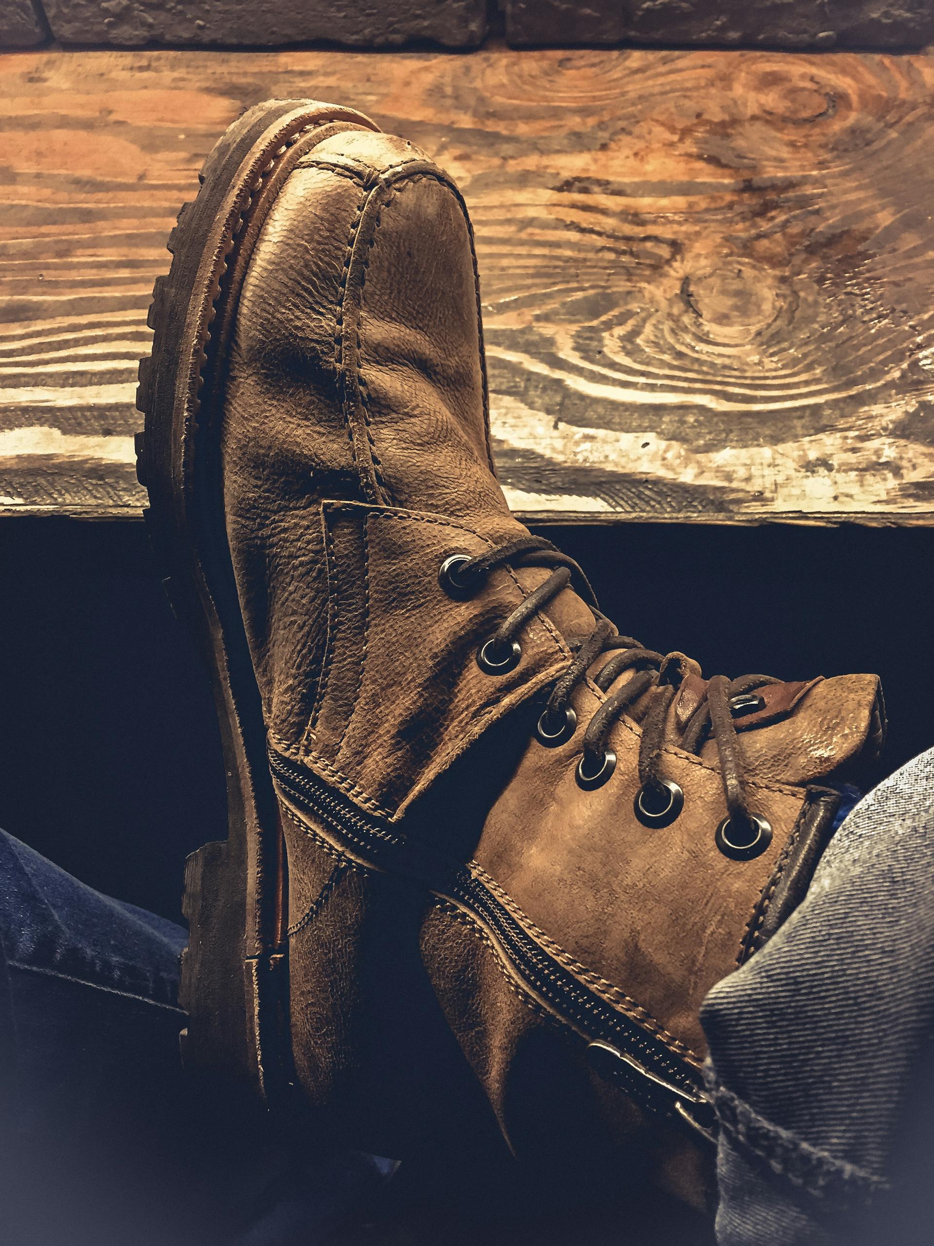 Una persona con botas | Fuente: Pexels