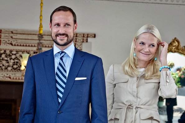 Haakon de Noruega y Mette-Marit de Noruega, durante una visita a Indonesia en noviembre de 2012. | Foto Getty Images