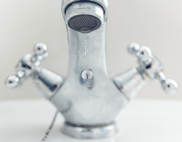Grifo de baño. Fuente: Pixabay.