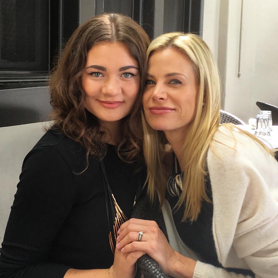 Brooke Burns y Madison McMahon en un post del 13 de marzo de 2016 | Fuente: Instagram/brookeburns22