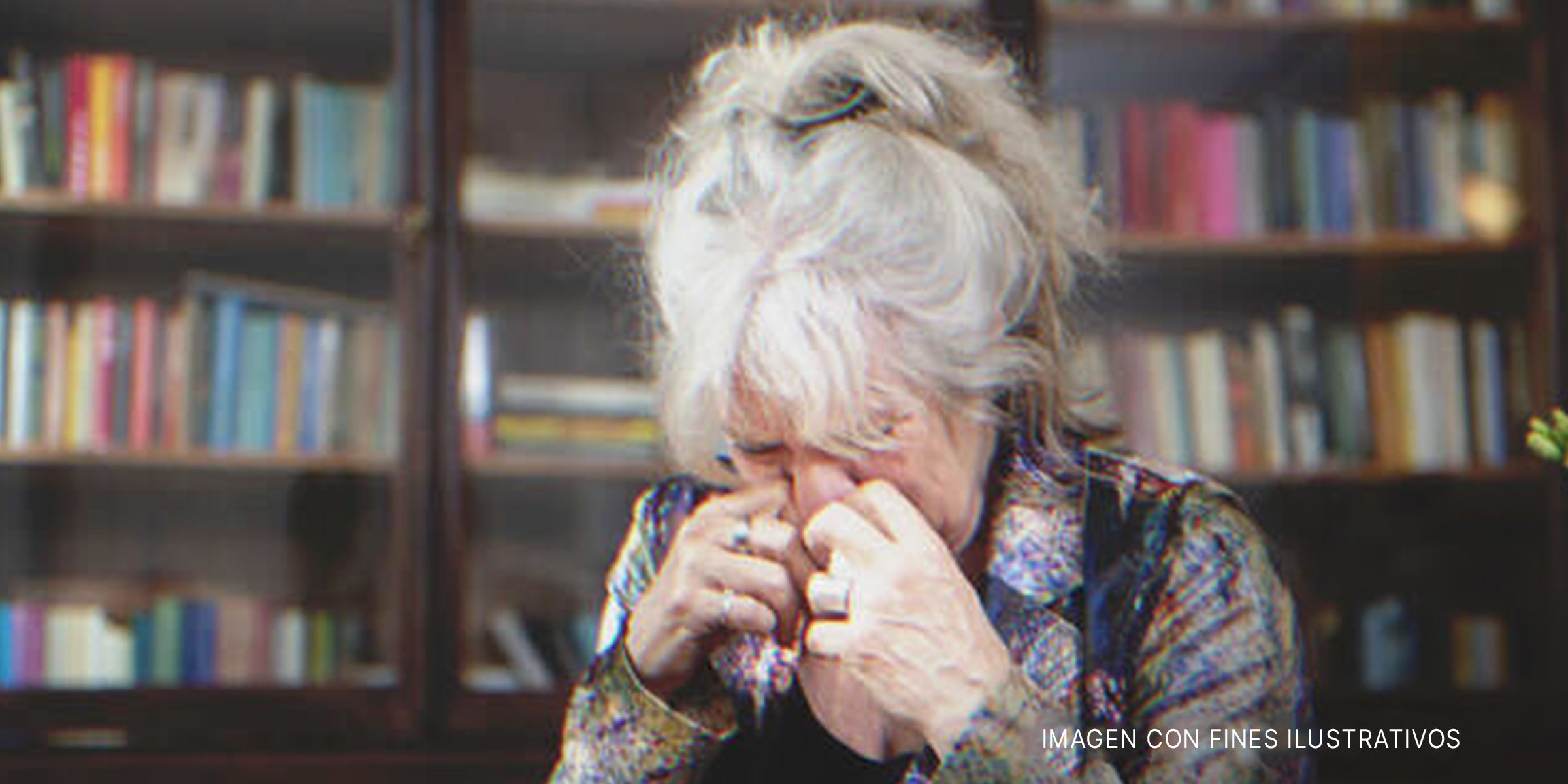Mujer mayor llorando | Foto: Getty Images