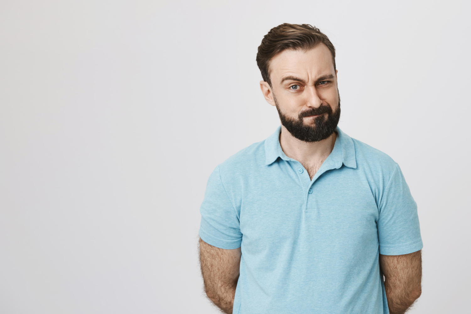 Un hombre disgustado | Fuente: Freepik