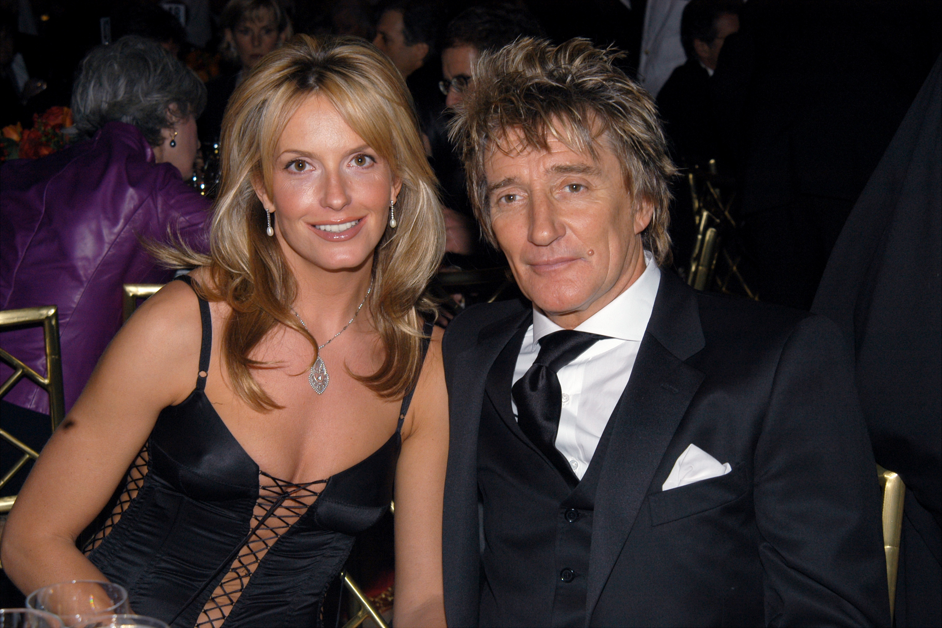 Penny Lancaster y Sir Rod Stewart en la fiesta previa a los Grammy en Nueva York el 22 de febrero de 2003 | Fuente: Getty Images