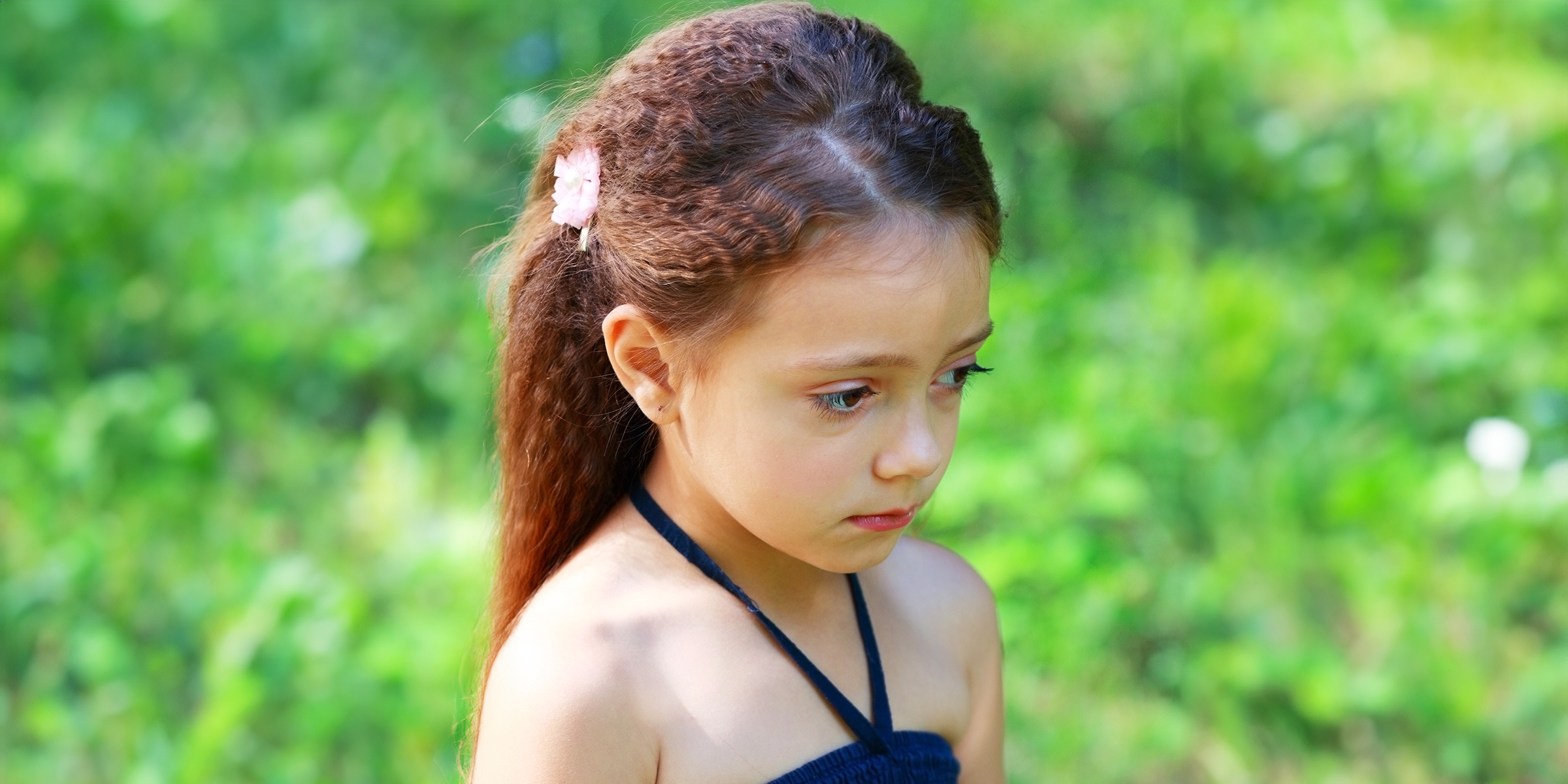 Una niña triste | Fuente: Shutterstock