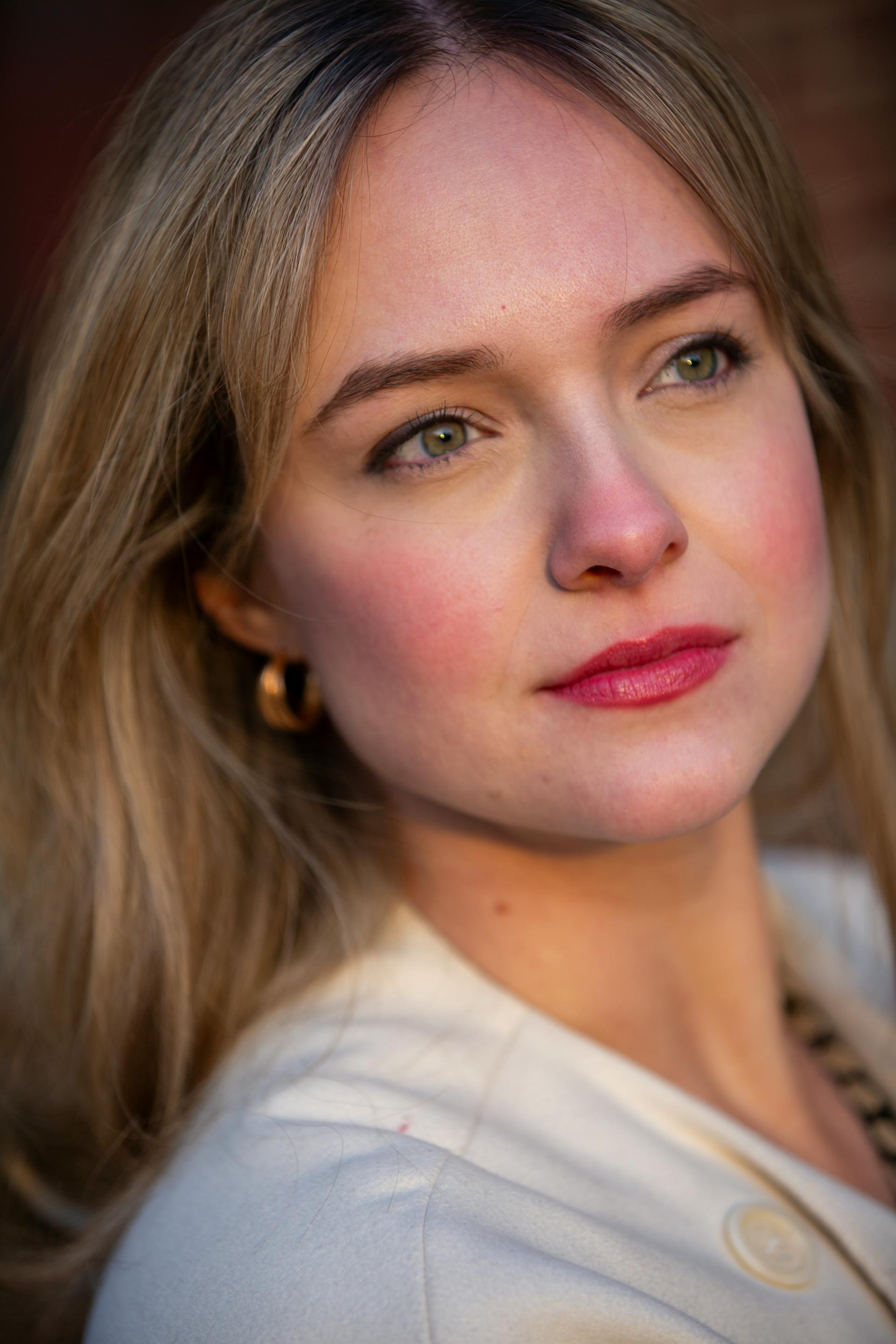 Una mujer reflexiva | Fuente: Pexels