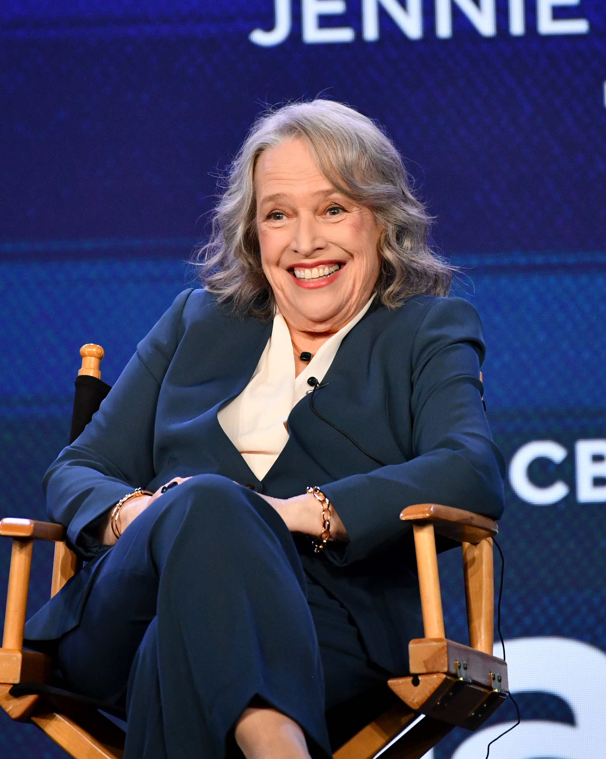 Kathy Bates en el escenario durante la sesión de preguntas y respuestas de la presentación de "Matlock" durante el TCA Summer Press Tour de 2024 en Pasadena, California, el 13 de julio de 2024 | Fuente: Getty Images