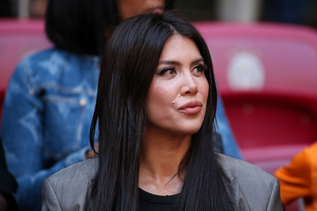 Wanda Nara observa durante la celebración del campeonato del Galatasaray en Rams Park el 27 de mayo de 2024 en Estambul, Turquía. | Fuente: Getty Images