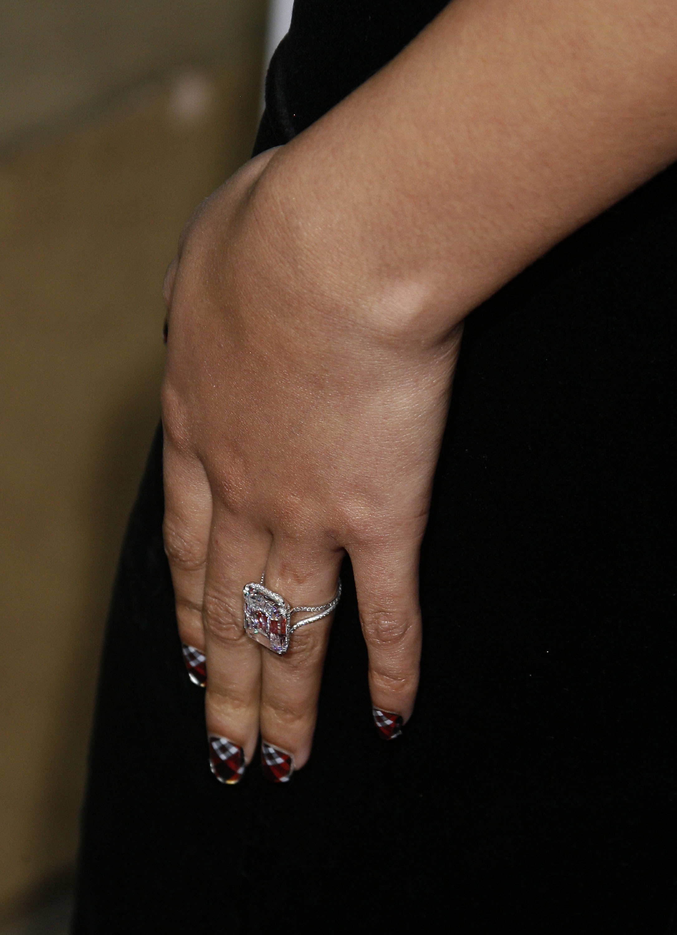 El anillo de Beyonce durante el estreno de "Cadillac Records" en Los Ángeles, en el Egyptian Theater, el 24 de noviembre de 2008, en Hollywood, California | Fuente: Getty Images