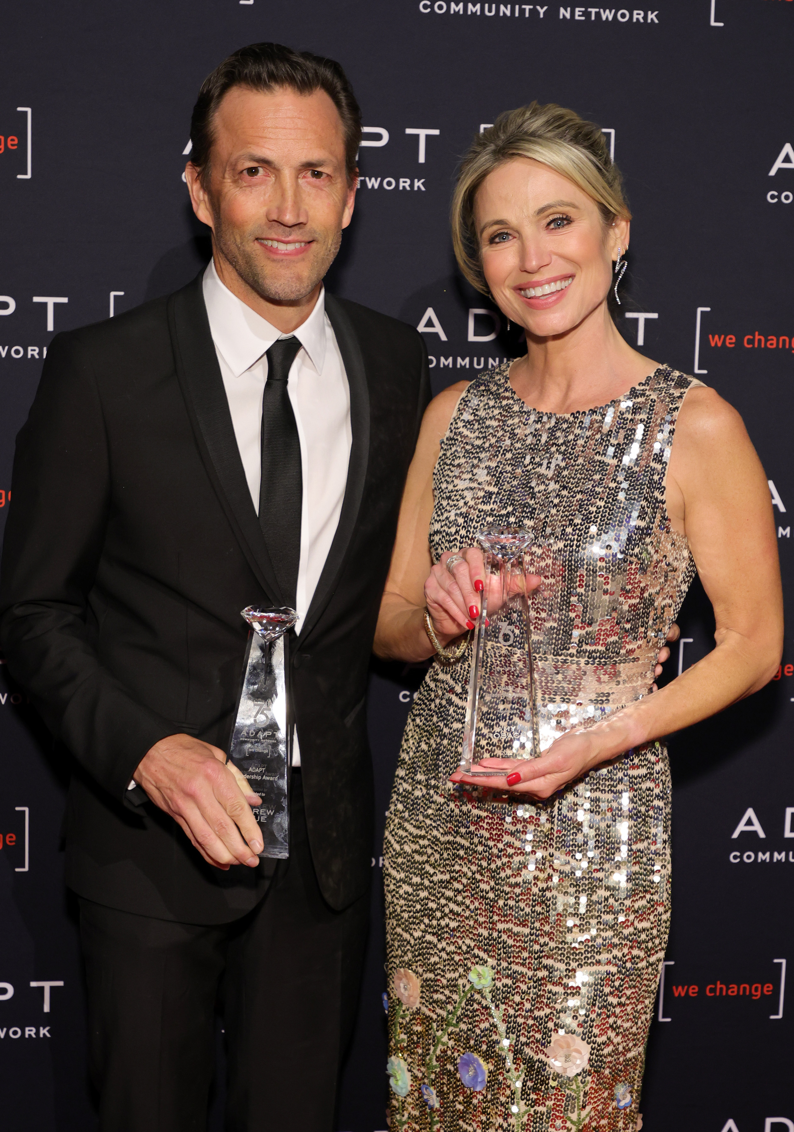 El ex rompecorazones con Amy Robach durante los Premios al Liderazgo ADAPT 2022 el 10 de marzo de 2022 | Fuente: Getty Images