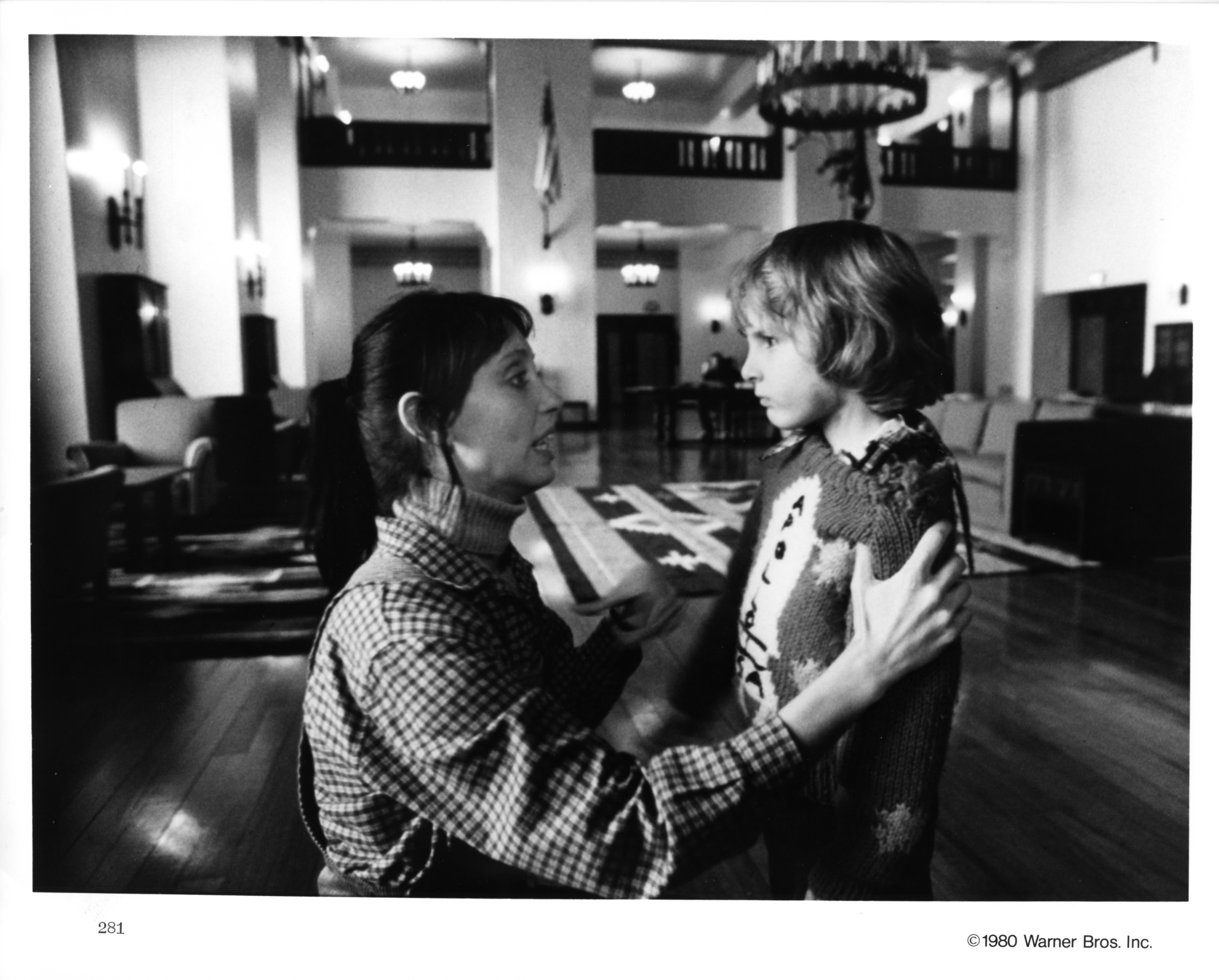 Shelley Duvall y Danny Lloyd en el plató de "The Shining", 1980 | Fuente: Getty Images