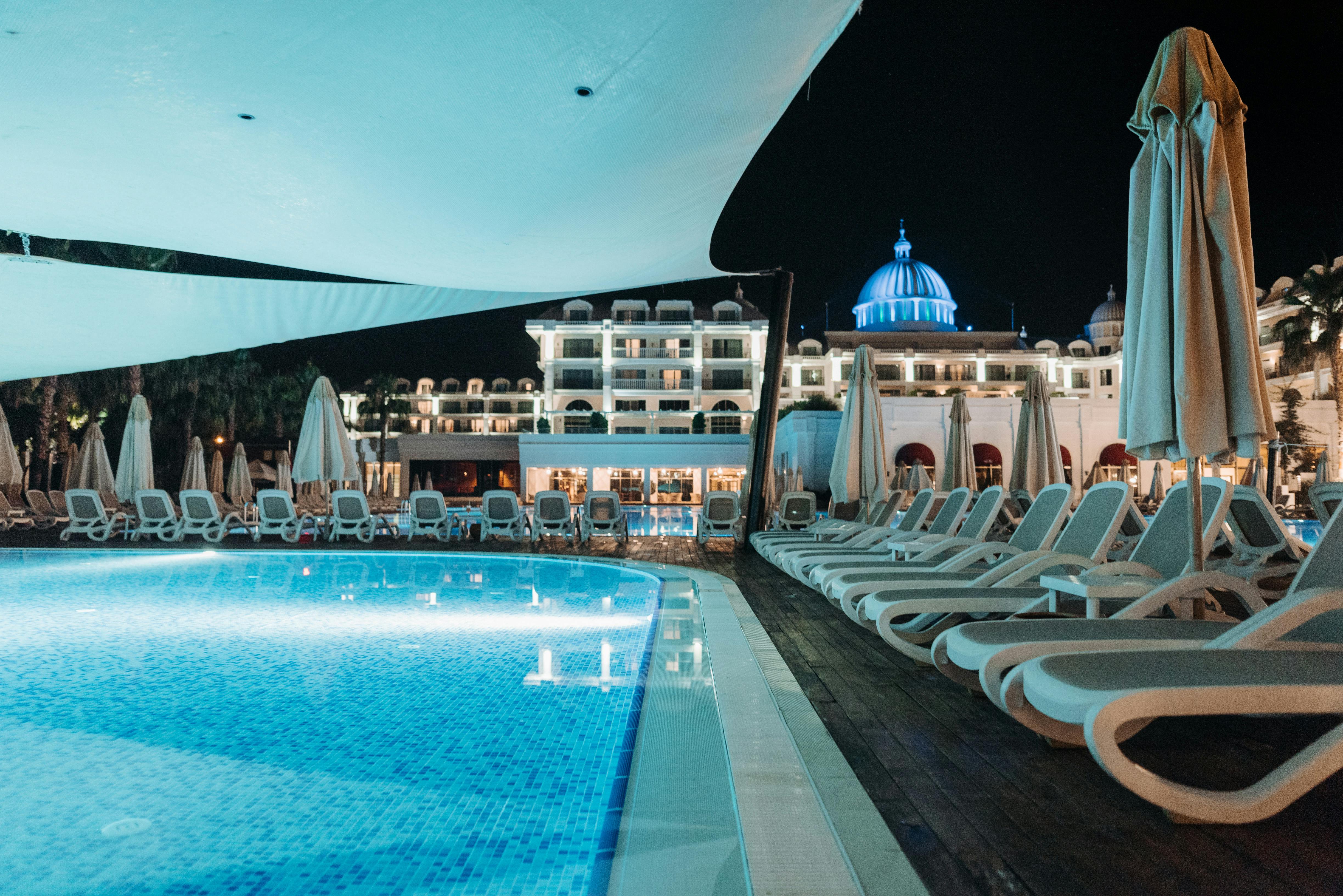 El exterior de un complejo turístico | Fuente: Pexels