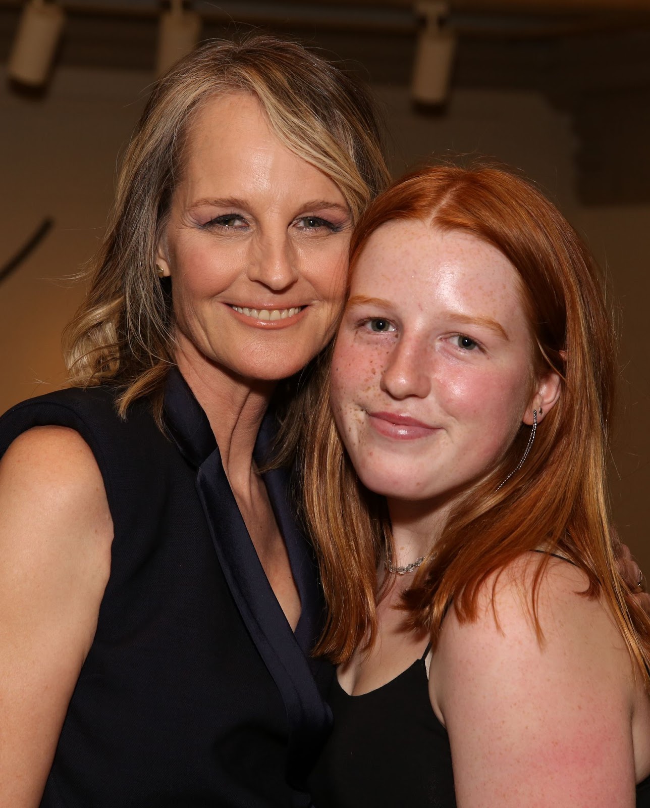 Helen Hunt y Makena Lei Gordon Carnahan en la fiesta de inauguración de "Working – A Musical" el 26 de junio de 2019 en Nueva York | Fuente: Getty Images