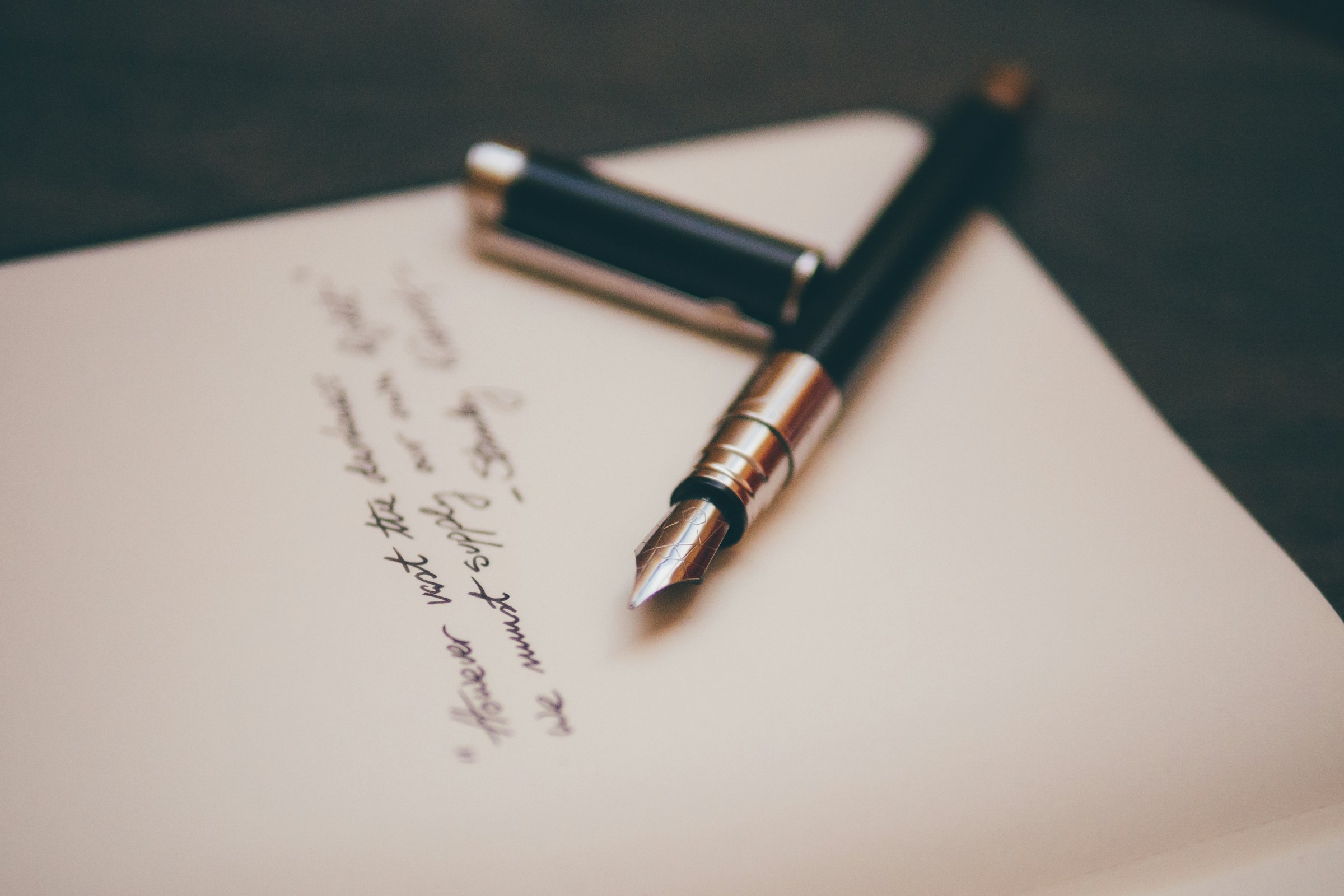 Carta manuscrita con pluma estilográfica | Foto: Unsplash
