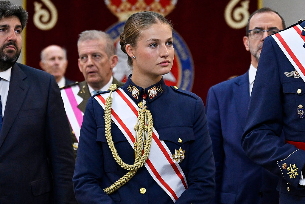 La princesa heredera Leonor de España asiste a la entrega de las Oficinas Reales de Empleo en la Academia General del Aire y del Espacio el 10 de julio de 2026 en Santiago de la Ribera, Murcia, España. | Fuente: Getty Images