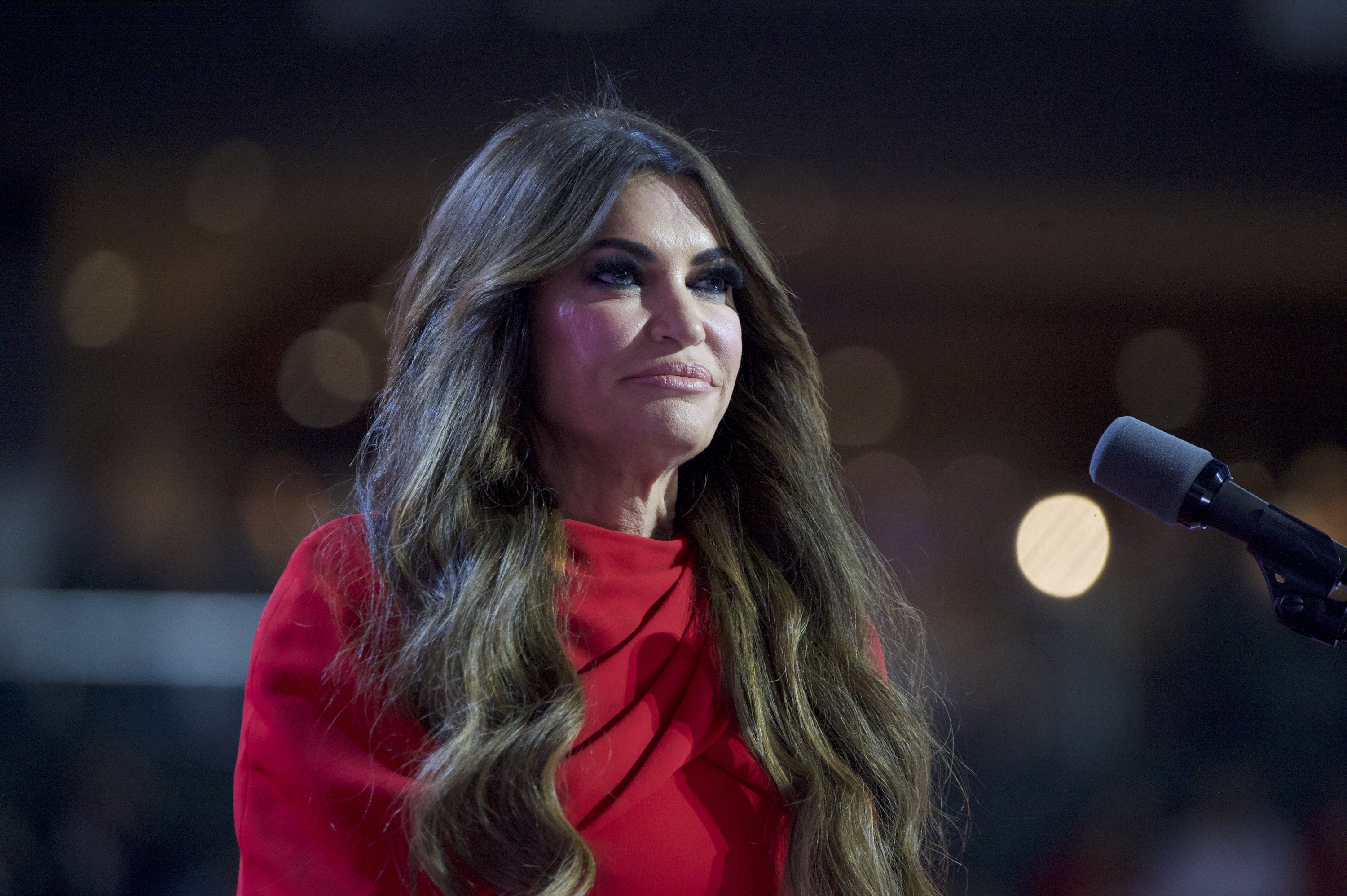 Kimberly Guilfoyle habla durante el tercer día de la Convención Nacional Republicana en el Fiserv Forum el 17 de julio de 2024, en Milwaukee, Wisconsin | Fuente: Getty Images