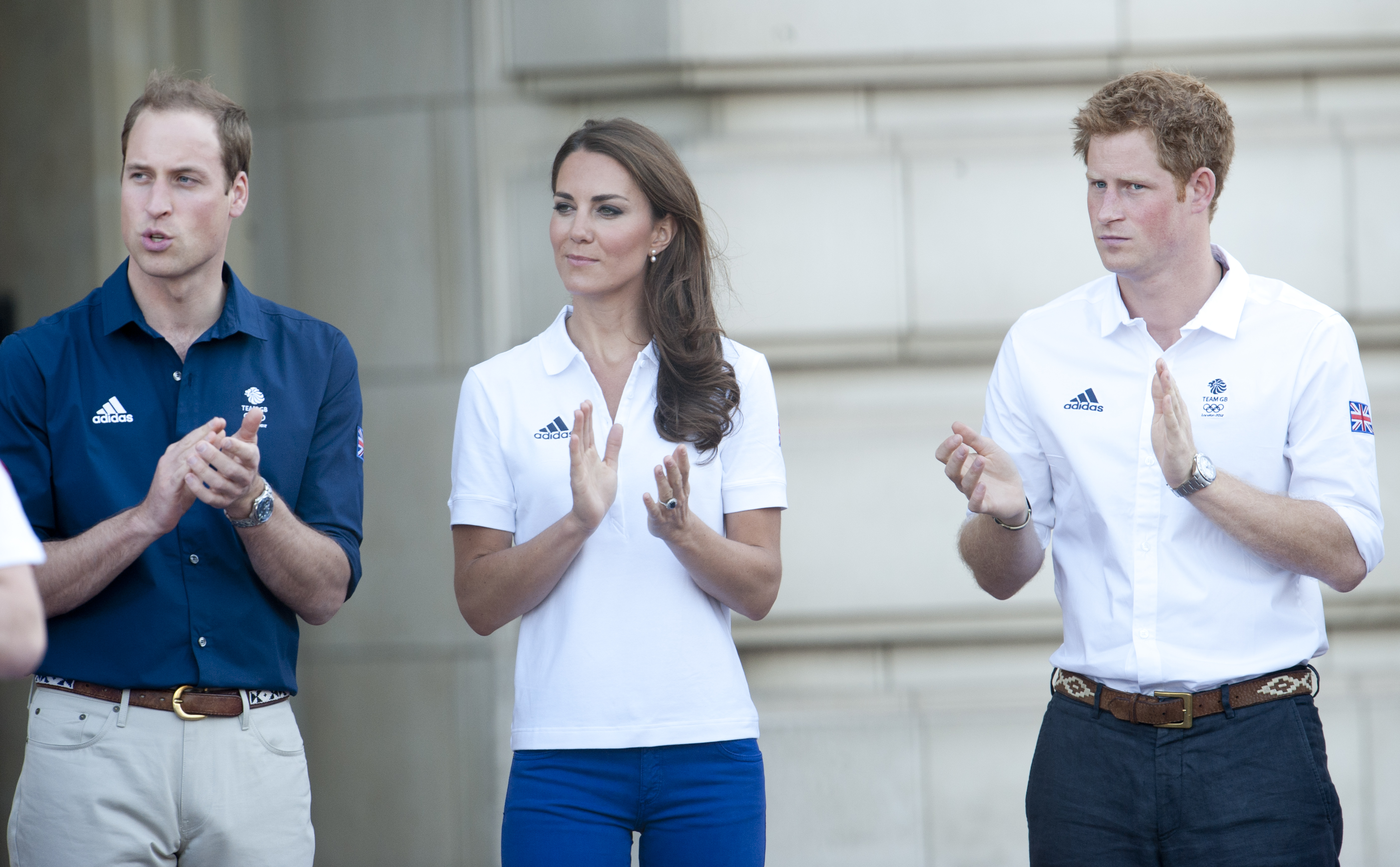 El Príncipe William, la Princesa Catherine y el Príncipe Harry en el Relevo de la Antorcha Olímpica de Londres 2012 | Foto: Getty Images