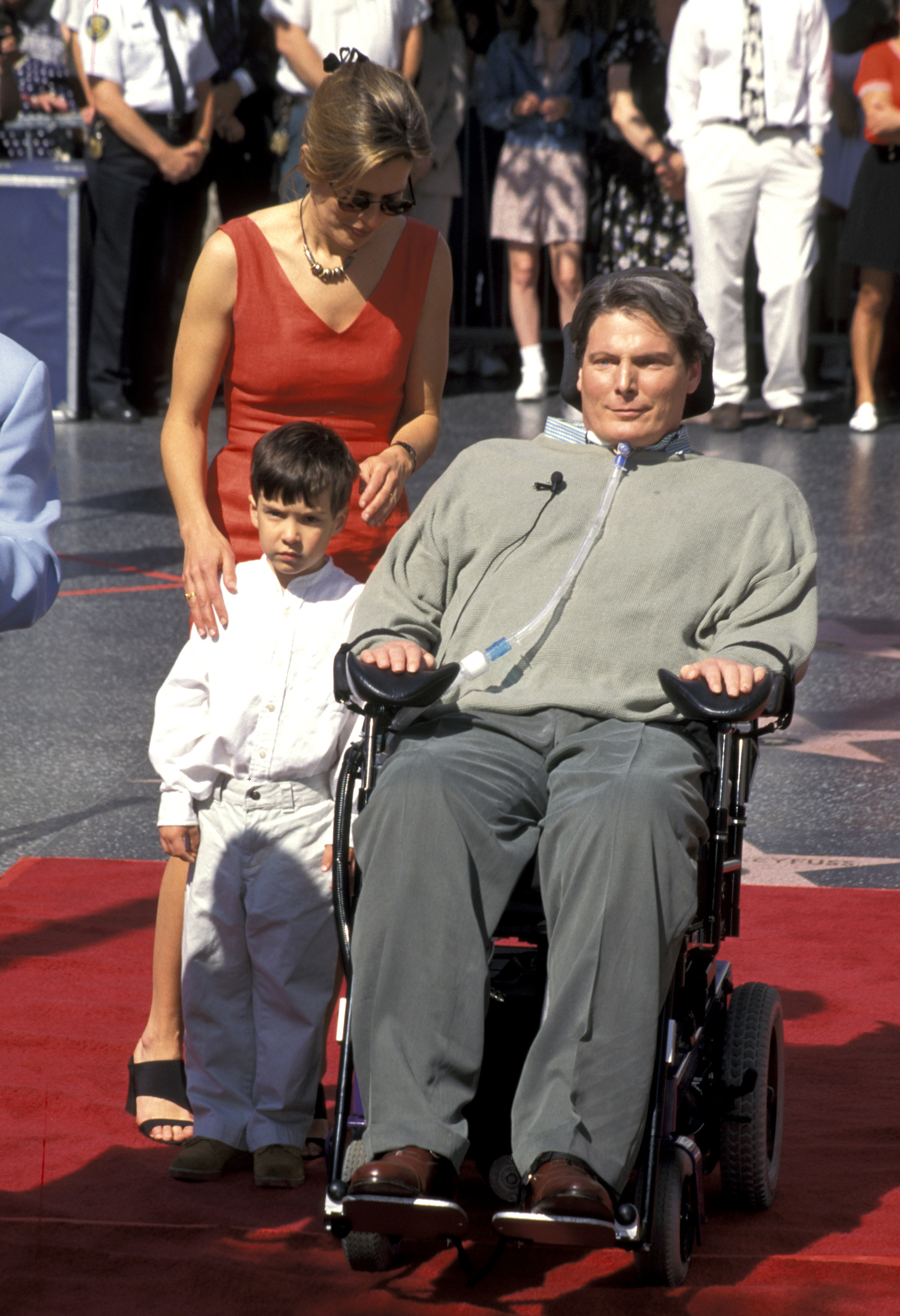 Will, Dana y Christopher Reeve durante el acto de homenaje a Christopher Reeve con una Estrella en el Paseo de la Fama de Hollywood el 15 de abril de 1997 | Fuente: Getty Images