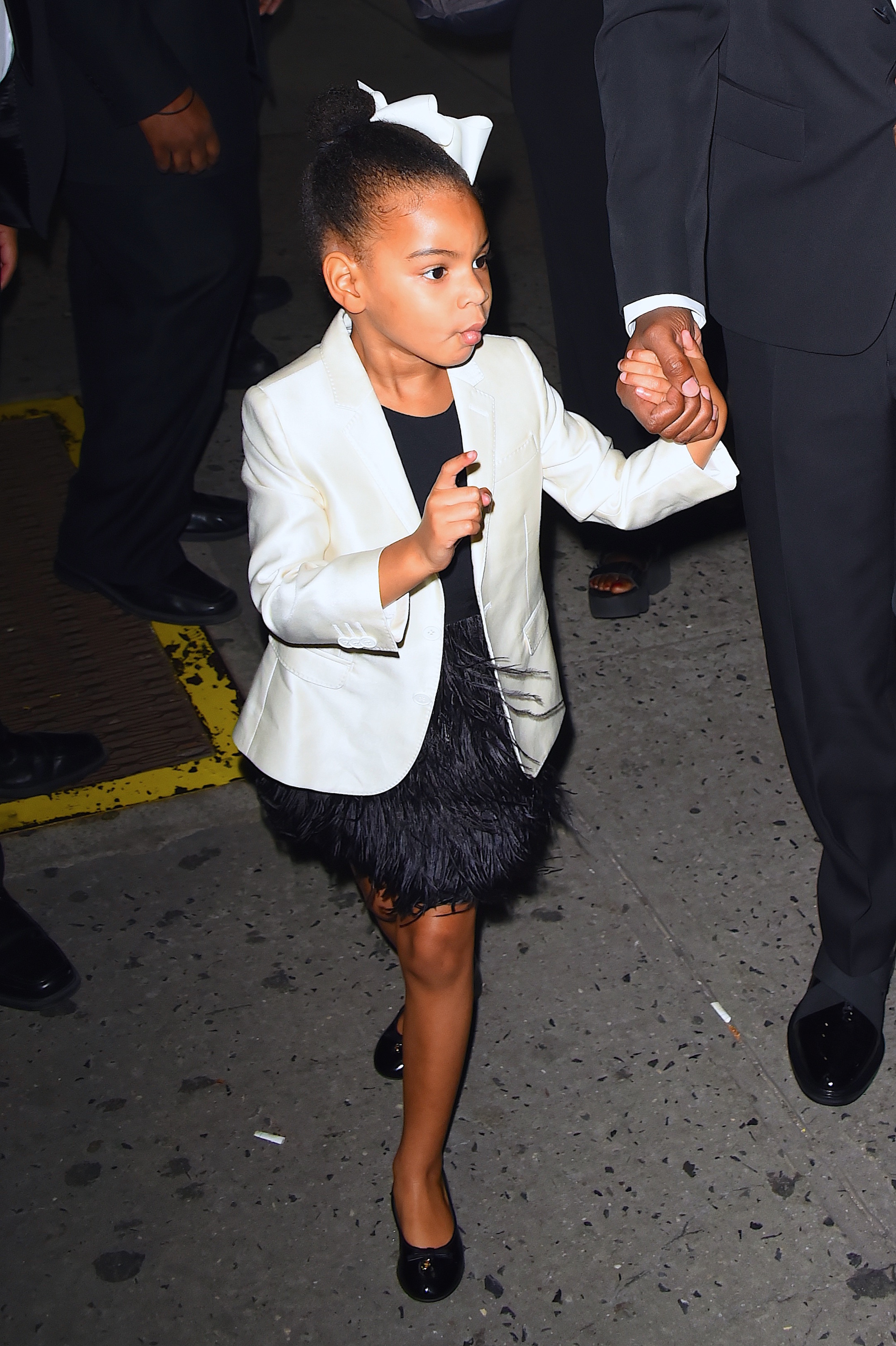 Blue Ivy Carter y Jay-Z vistos en el Hammerstein Ballroom para los Premios CFDA el 6 de junio de 2016, en Nueva York. | Fuente: Getty Images