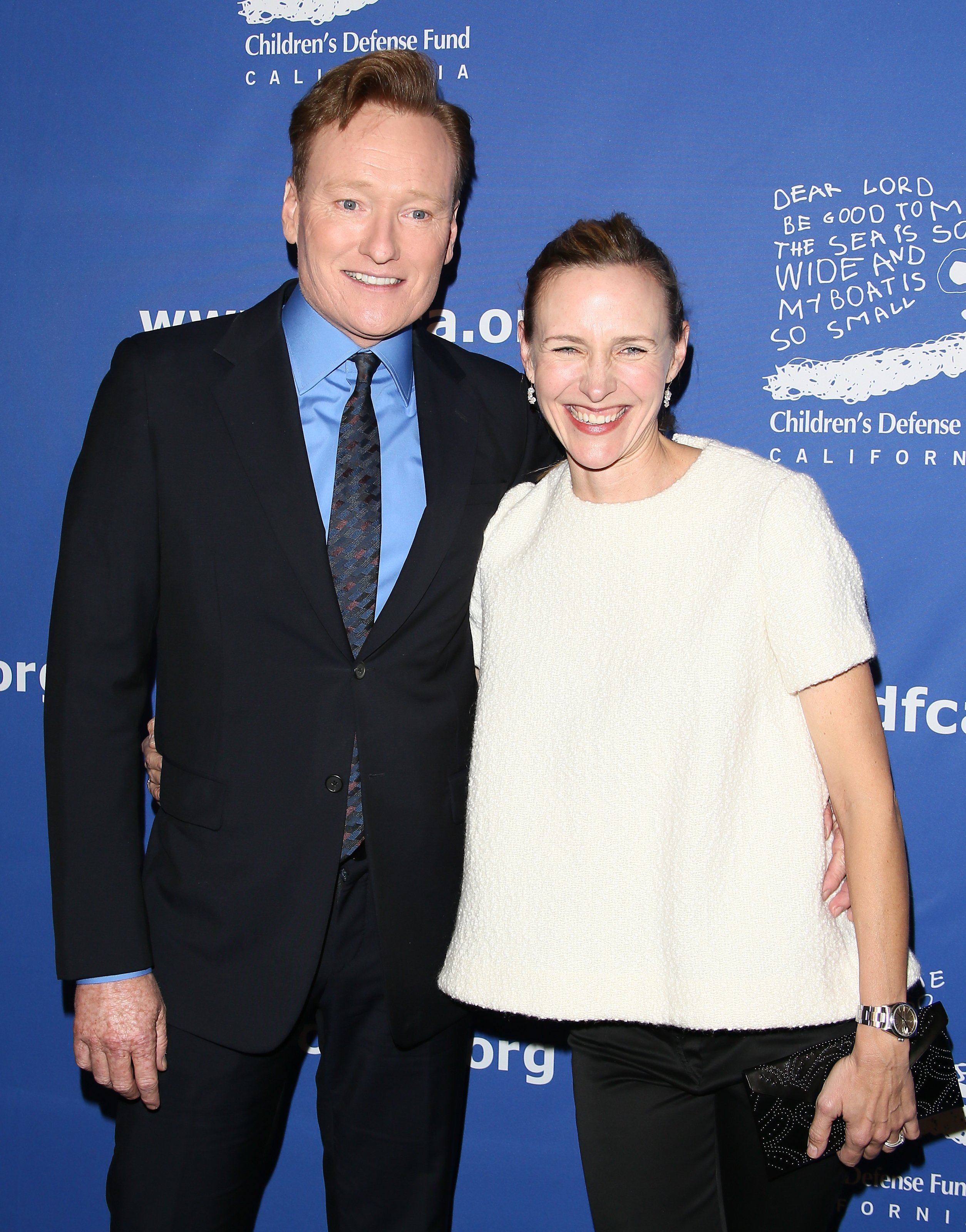 Conan O'Brien y Liza Powel O'Brien asisten a los 25º Premios Anuales Beat The Odds del Children's Defense Fund-California en el Regent Beverly Wilshire Hotel el 3 de diciembre de 2015, en Beverly Hills, California. | Foto: Getty Images