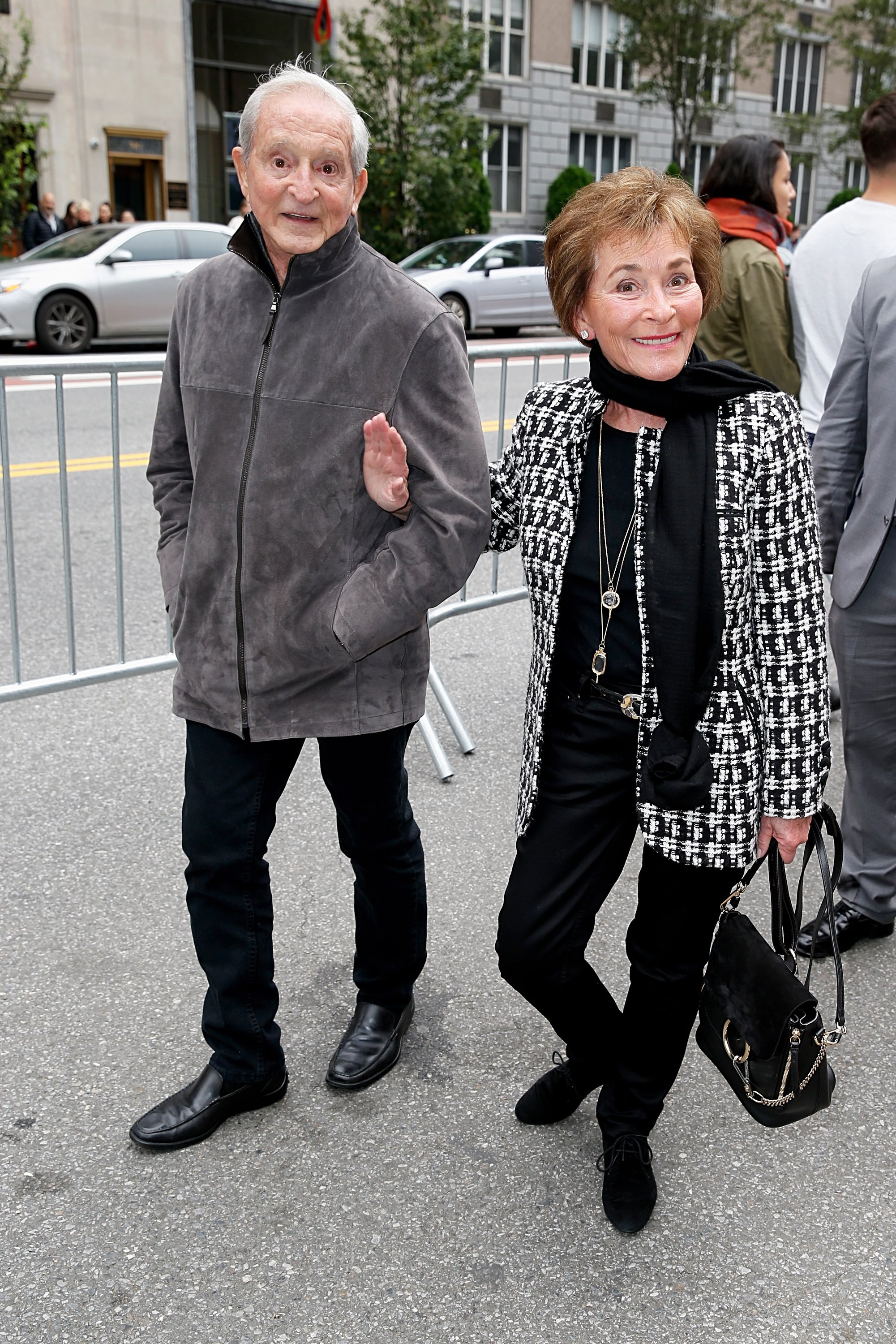 La juez Judy Sheindlin y su esposo Jerry Sheindlin aparecen el 14 de octubre de 2018 en Nueva York. | Fuente: Getty Images