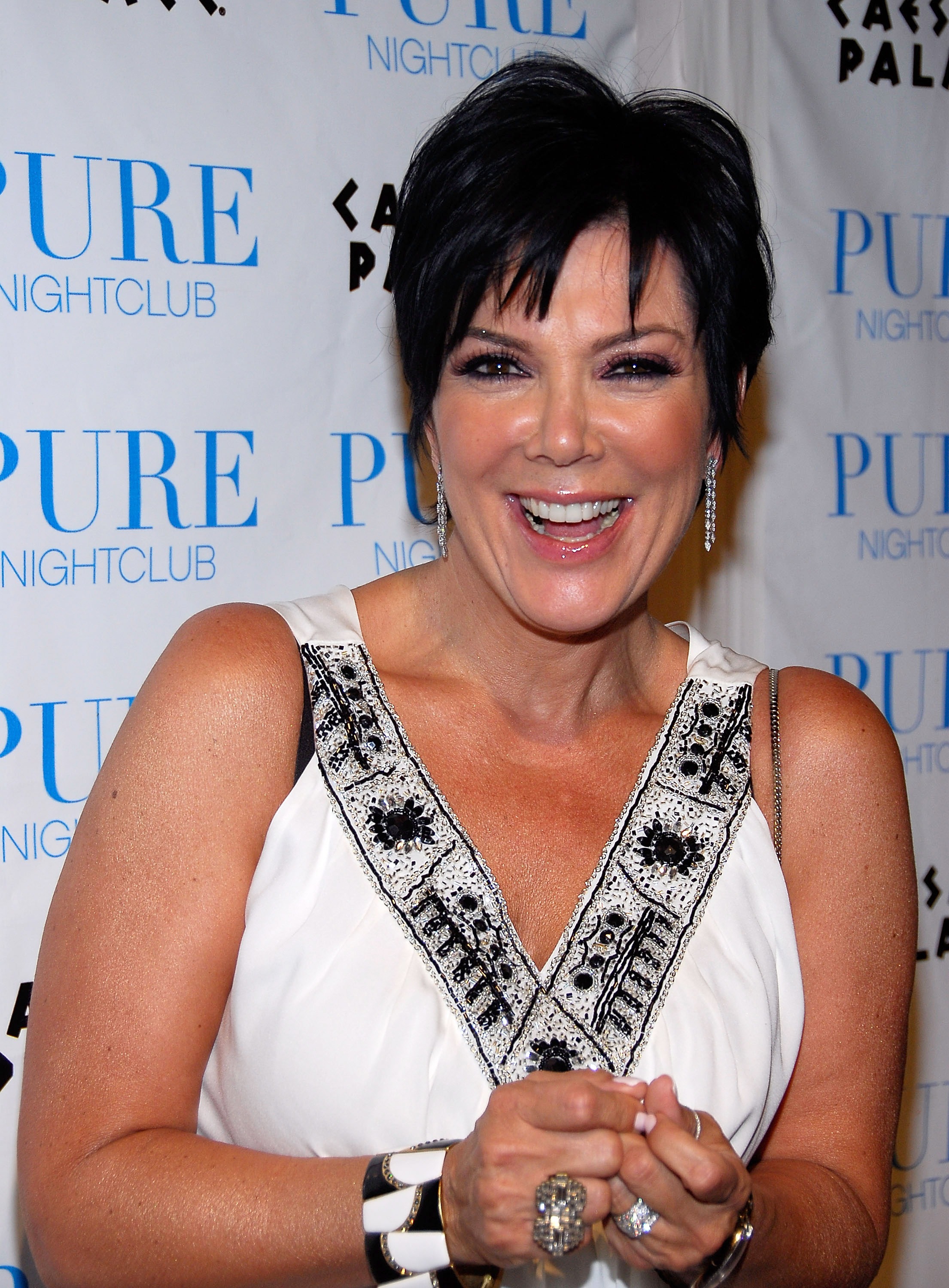 Kris Kardashian acude a la fiesta de cumpleaños de su hija Khloé Kardashian, que cumple 24 años, en la discoteca PURE de Las Vegas. | Fuente: Getty Images