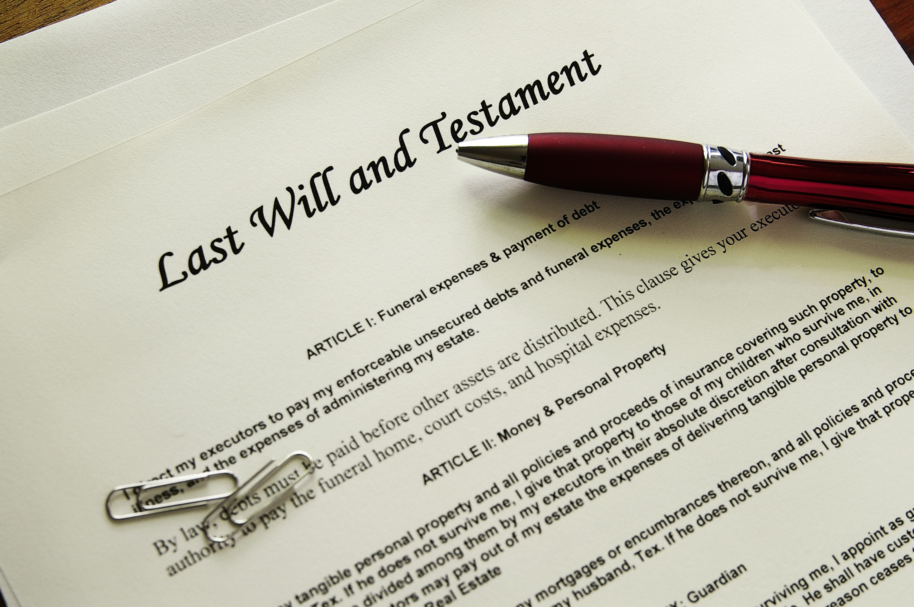 Documento de testamento. | Foto: Shutterstock