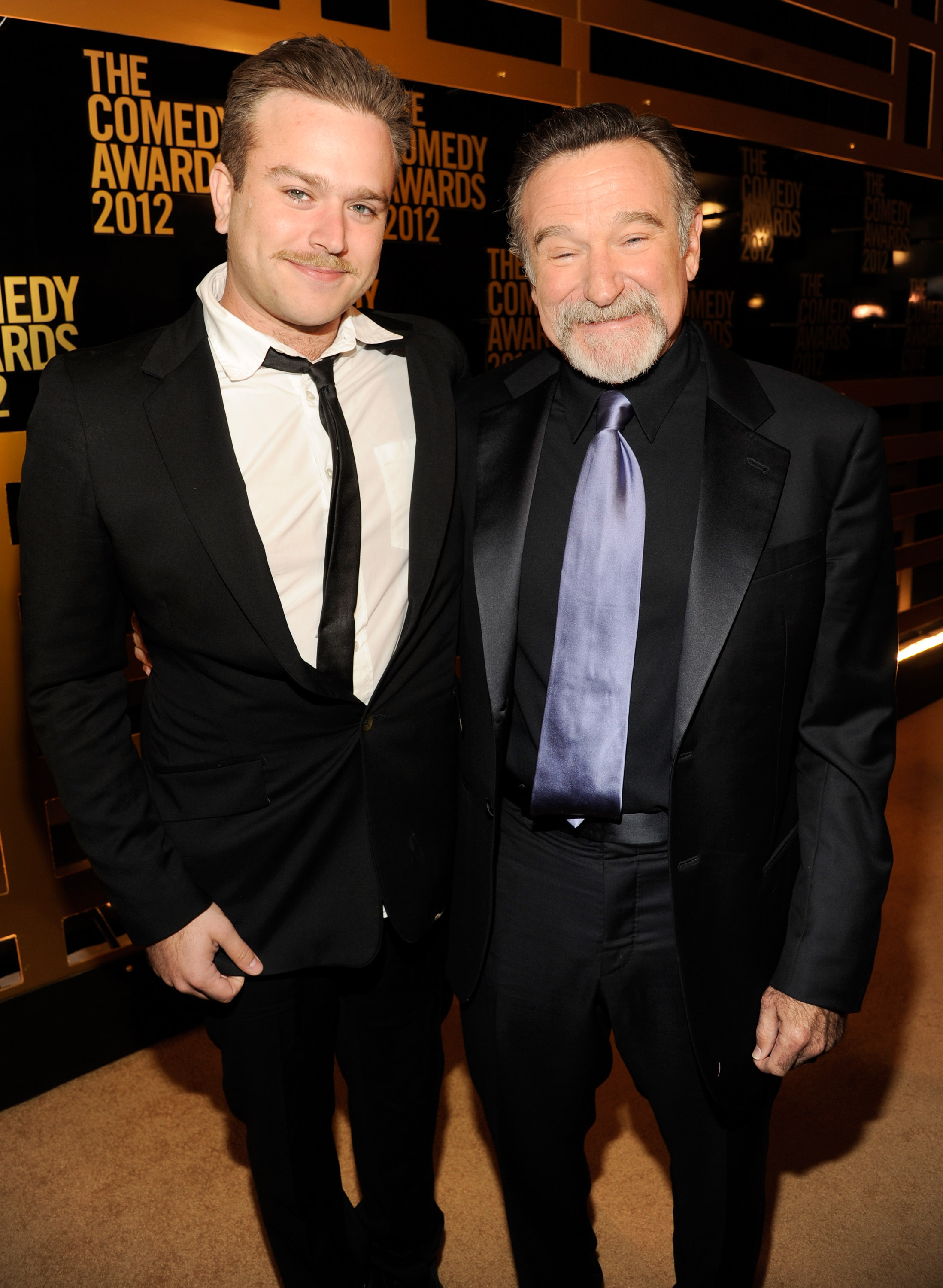 Zachary y Robin Williams asisten a los Premios de la Comedia el 28 de abril de 2012, en Nueva York | Fuente: Getty Images