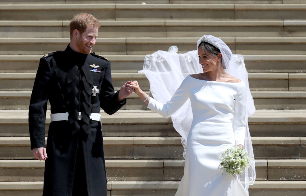 El príncipe Harry y Meghan Markle saliendo de la capilla de St George en el castillo de Windsor tras su boda, el 19 de mayo de 2018.  | Foto: Getty Images