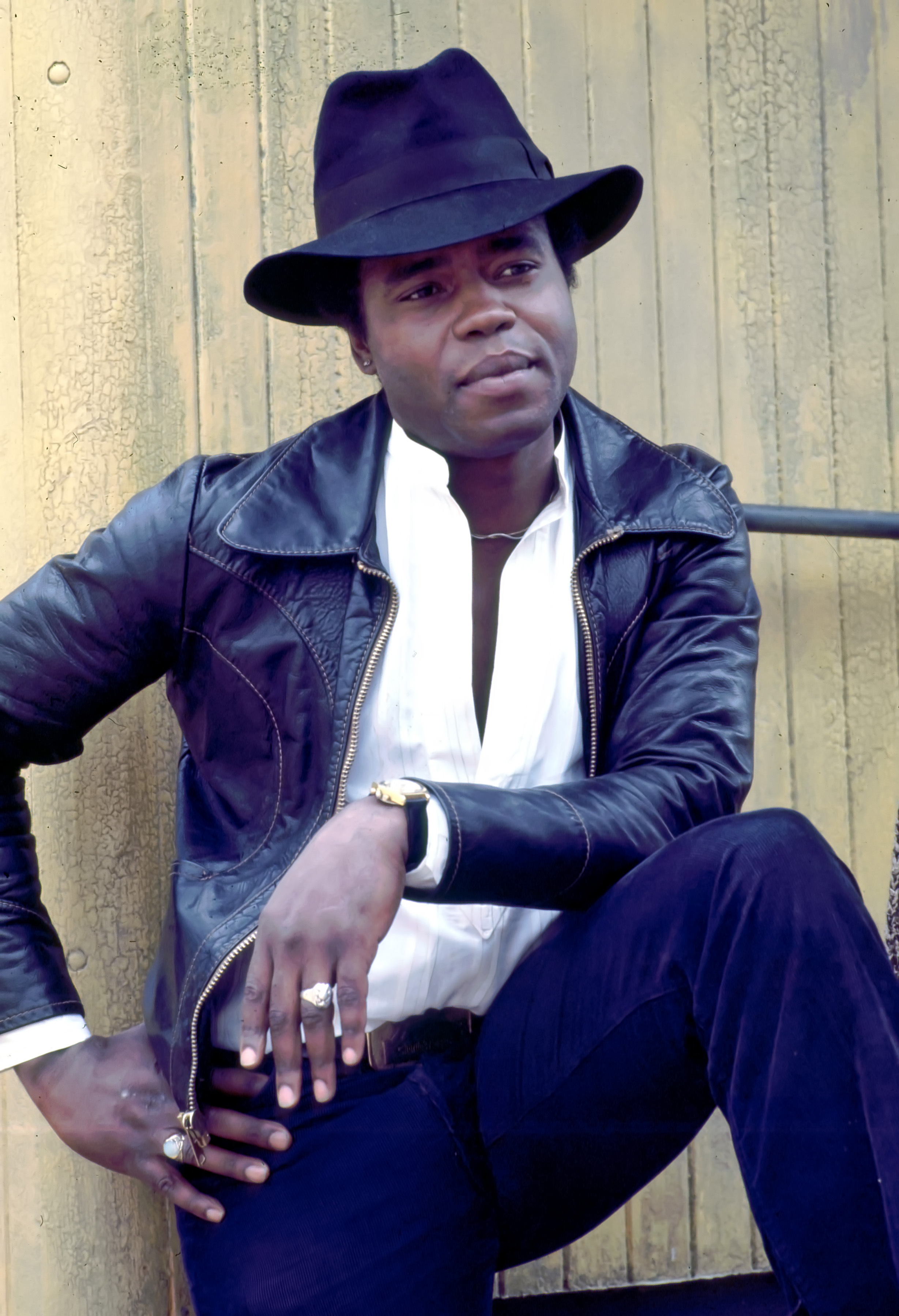 Georg Stanford Brown durante una sesión fotográfica para "Roots" en 1977. | Fuente: Getty Images