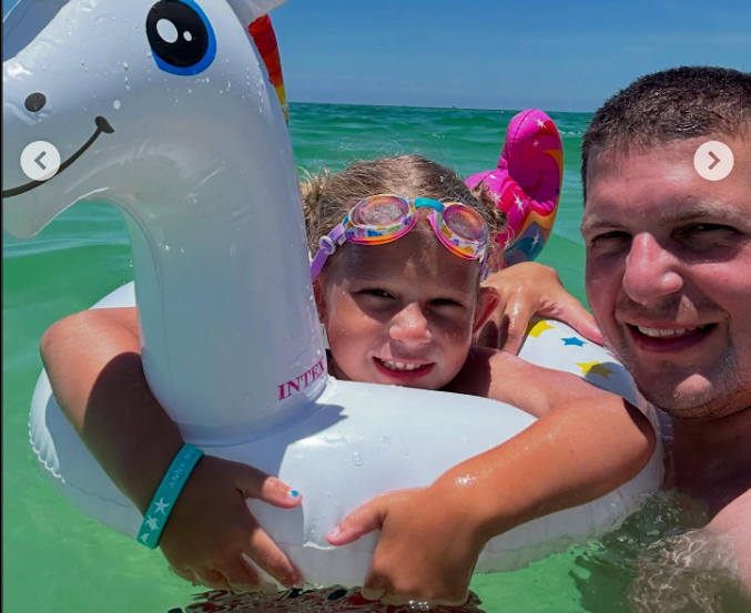 Noelle y Dylan Franklin posan juntos, con fecha del 15 de junio de 2025 | Fuente: Instagram/dfrank