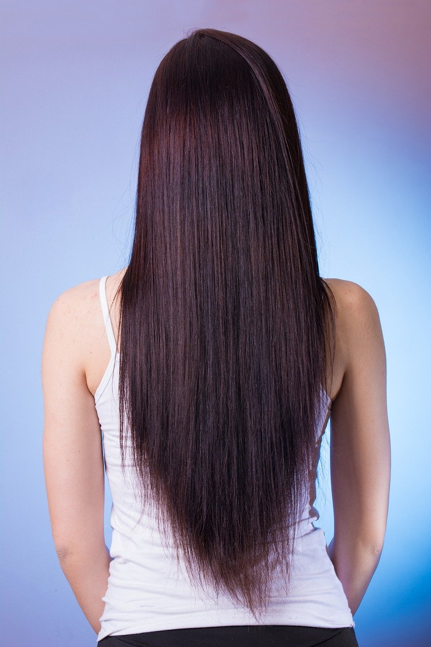 Mujer con el cabello largo. | Foto: Pixabay 