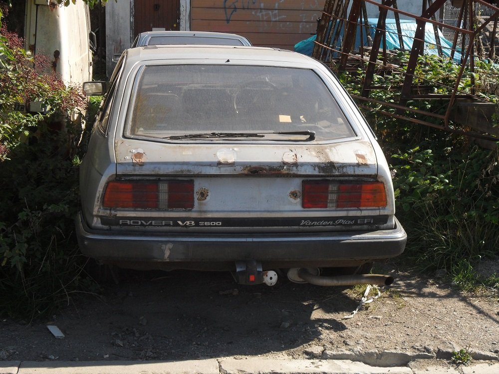 Automóvil viejo estacionado. | Imagen: Flickr