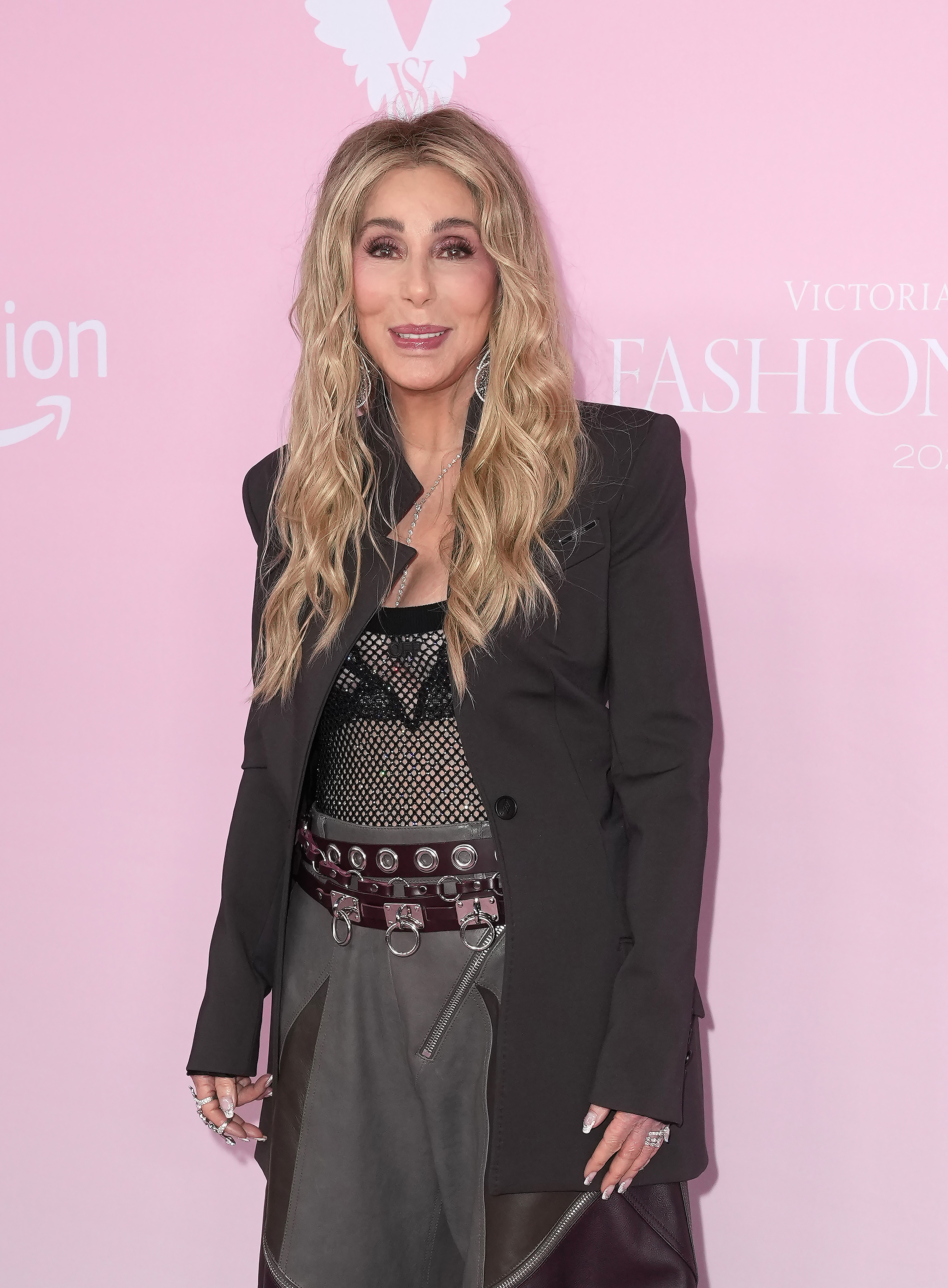 Cher en el Victoria's Secret Fashion Show 2024 en Brooklyn, Nueva York, el 15 de octubre de 2024 | Fuente: Getty Images