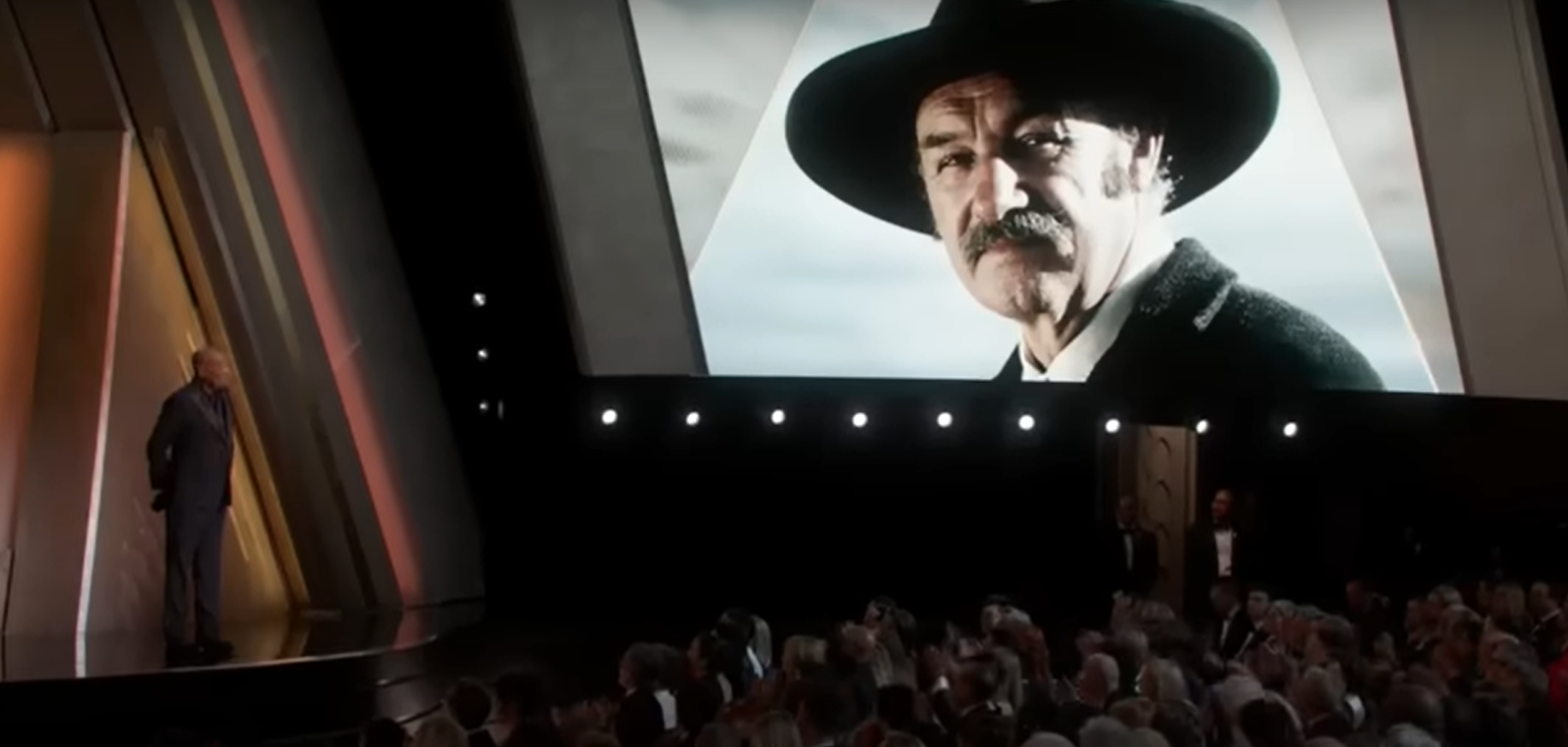 Morgan Freeman rinde homenaje a Gene Hackman el 2 de marzo de 2025. | Fuente: Youtube/ABC7