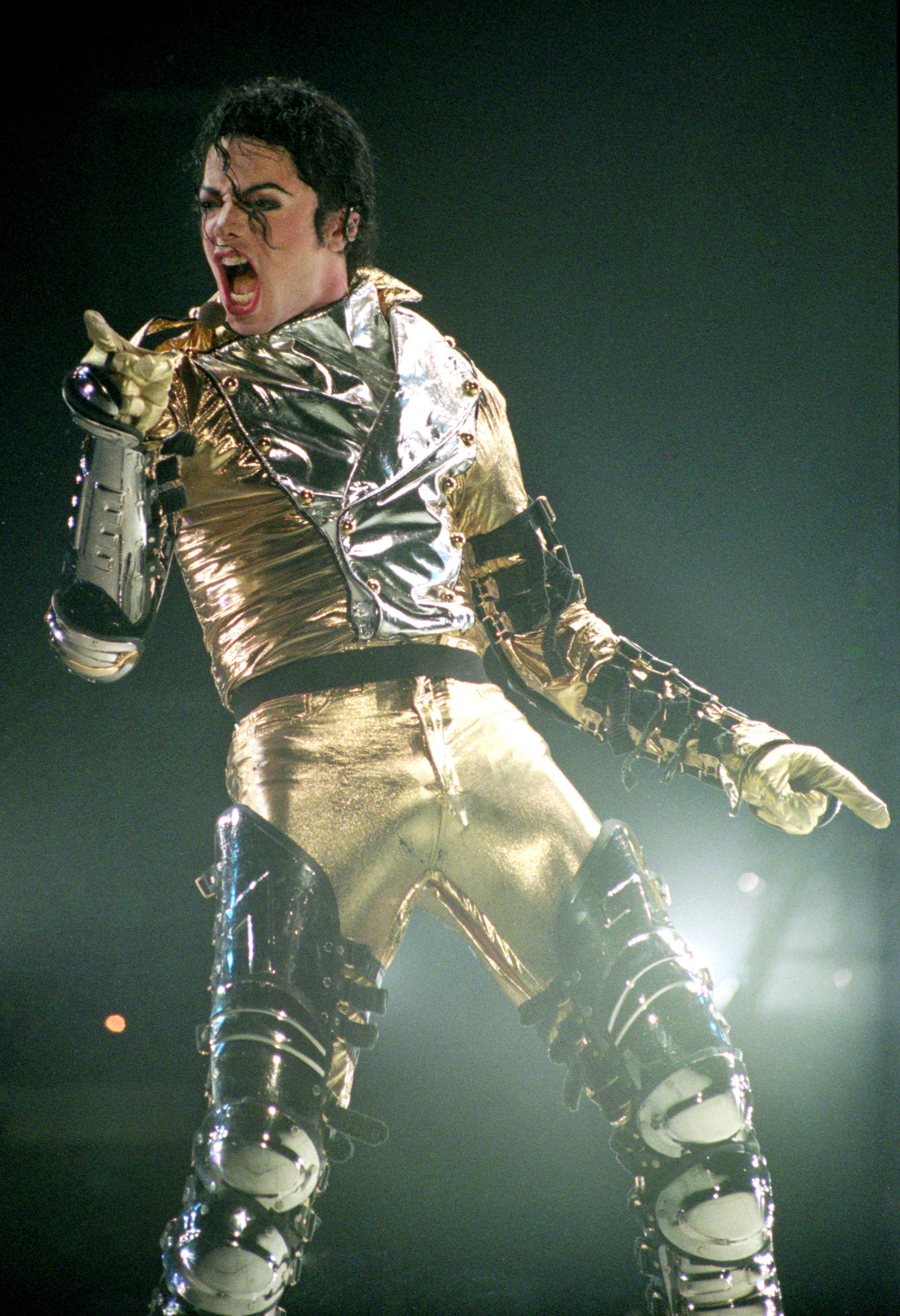Michael Jackson en la gira mundial "HIStory" el 10 de noviembre de 1996, en Auckland, Nueva Zelanda. | Foto: Getty Images