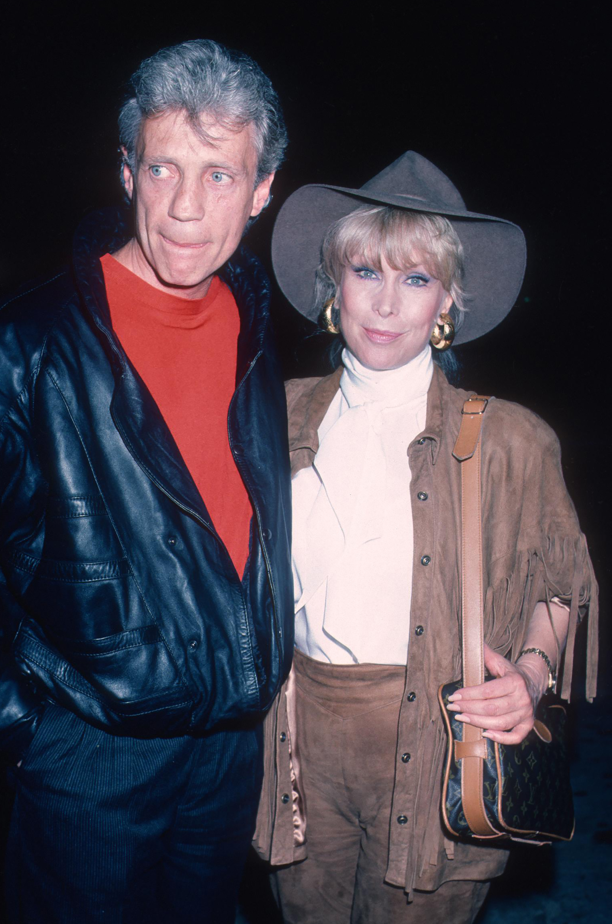 Stanley Frileck y Barbara Eden asisten al estreno de "A Fine Mess" el 19 de marzo de 1986, en Hollywood, California. | Fuente: Getty Images