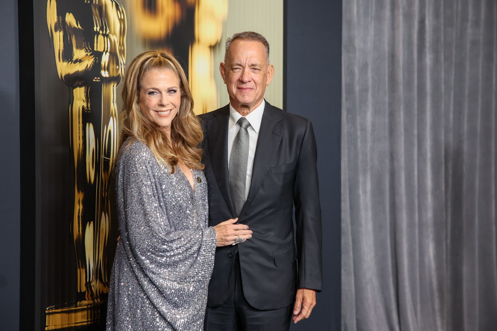 Rita Wilson y Tom Hanks en la 15ª edición de los Premios del Gobernador el 17 de noviembre de 2024, en Los Ángeles, California. | Fuente: Getty Images