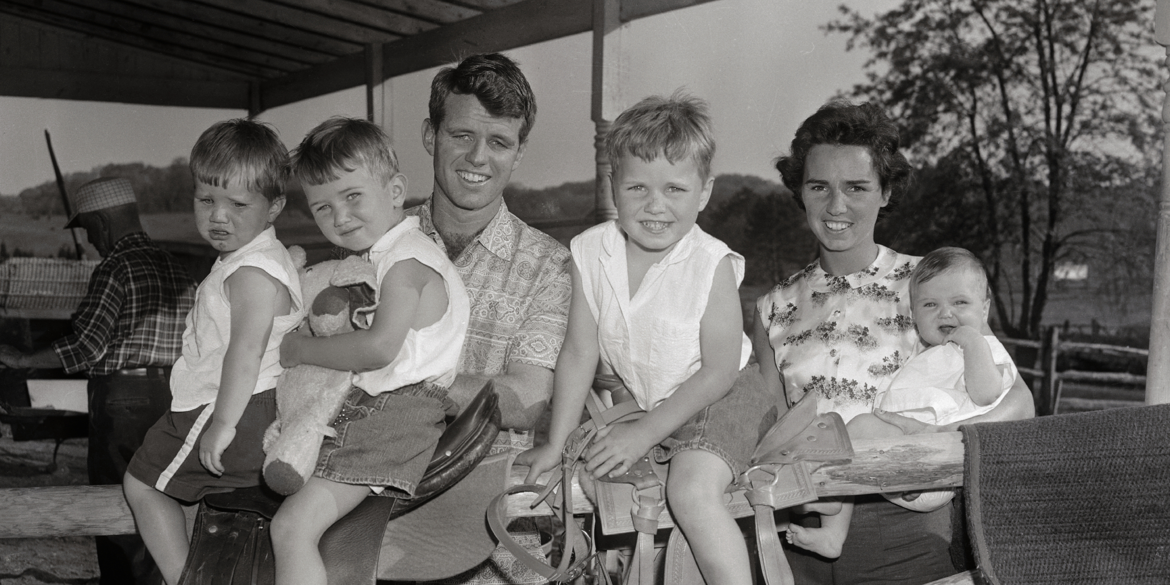 Robert y Ethel Kennedy con sus hijos | Fuente: Getty Images