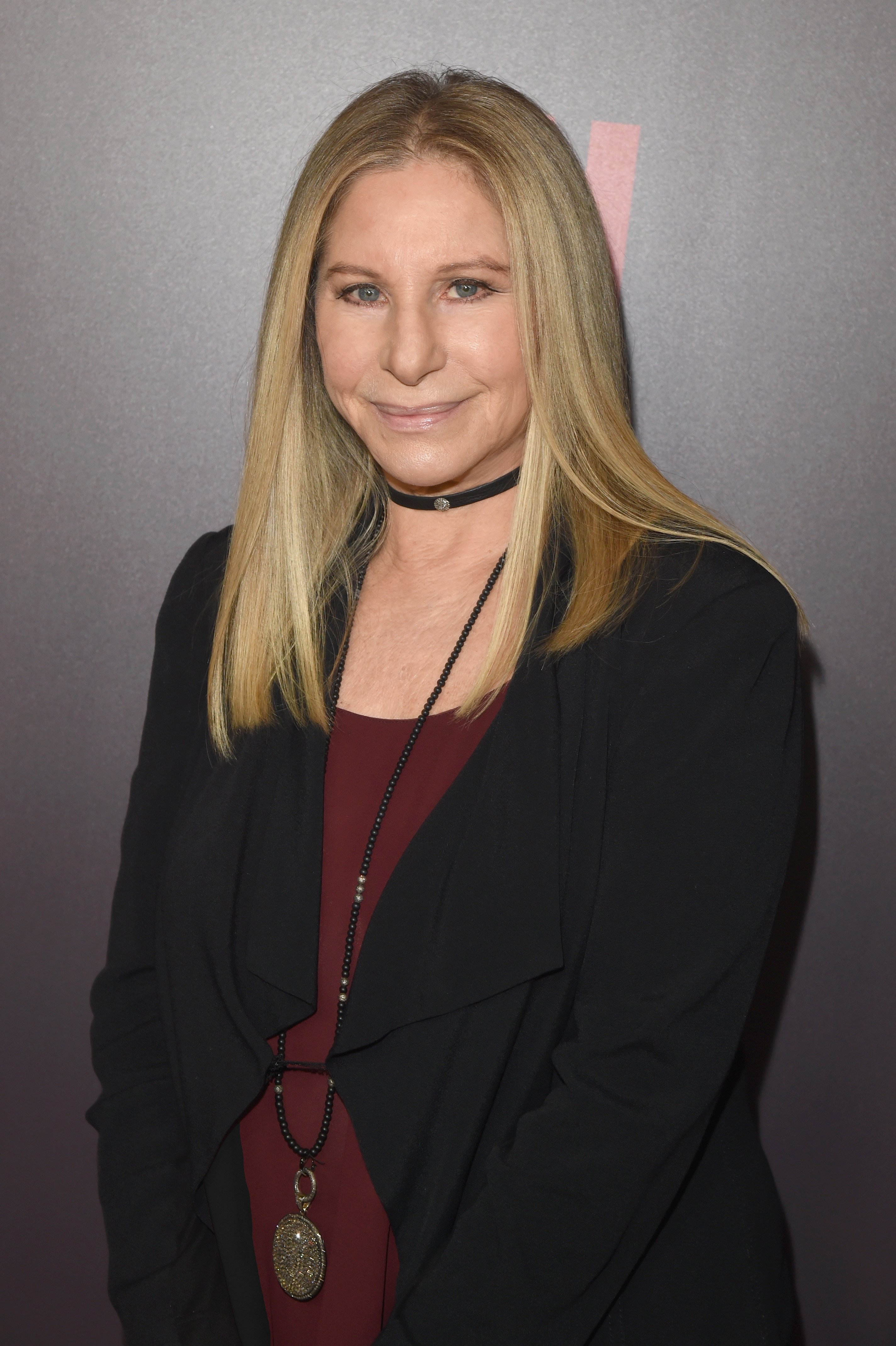 Barbra Streisand asiste a un espectáculo con Jamie Foxx el 10 de junio de 2018, en Los Ángeles. | Foto: Getty Images