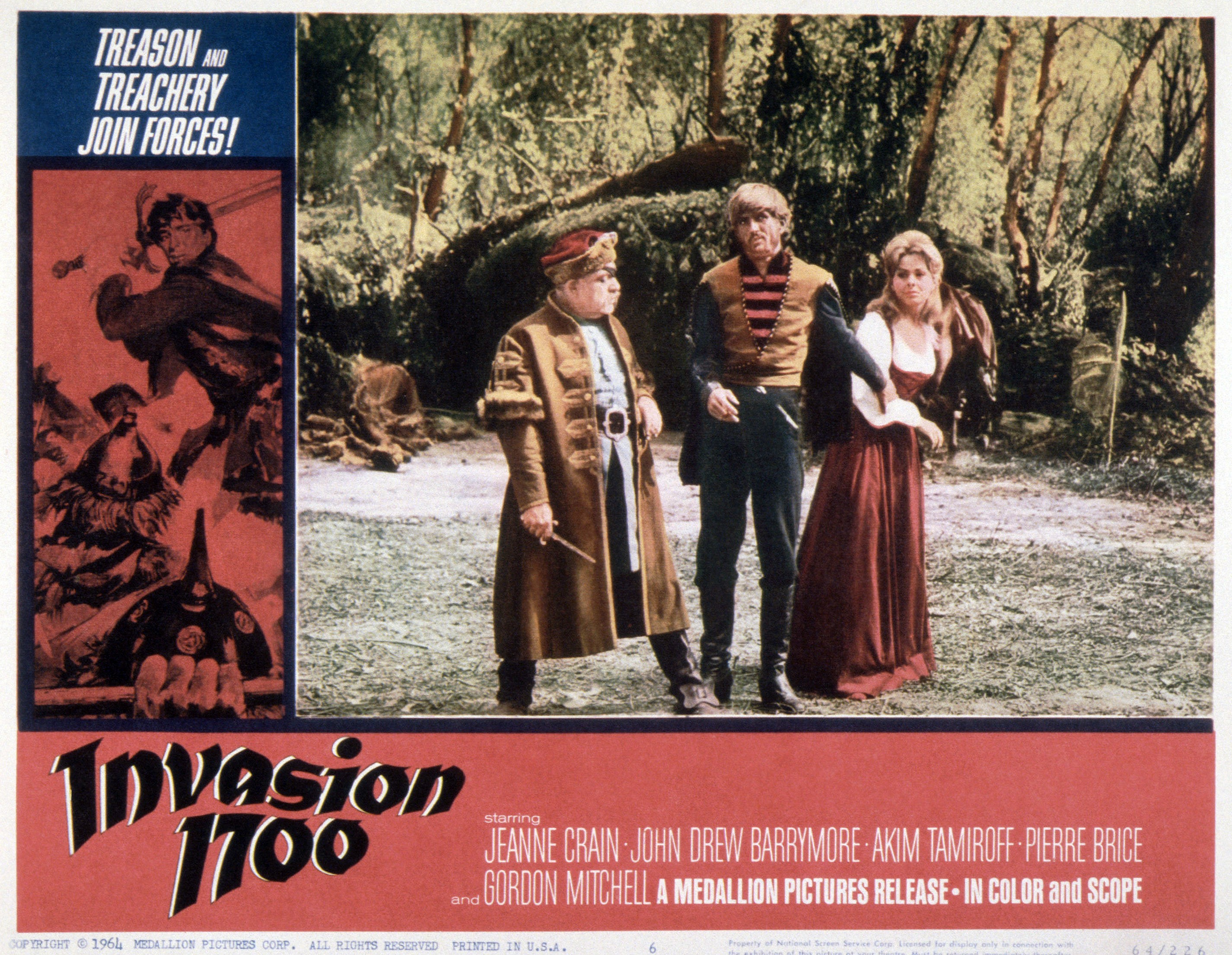 Akim Tamiroff, John Drew Barrymore, Jeanne Crain, en el cartel de "Invasión 1700" en 1962. | Fuente: Getty Images