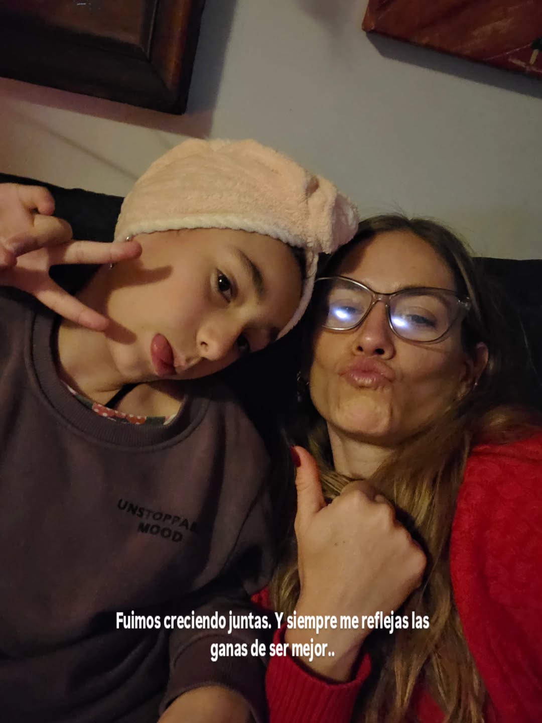 Rocío Igarzábal con su hija Lupe posando para la cámara | Fuente: Instagram/rochi_igarzabalok