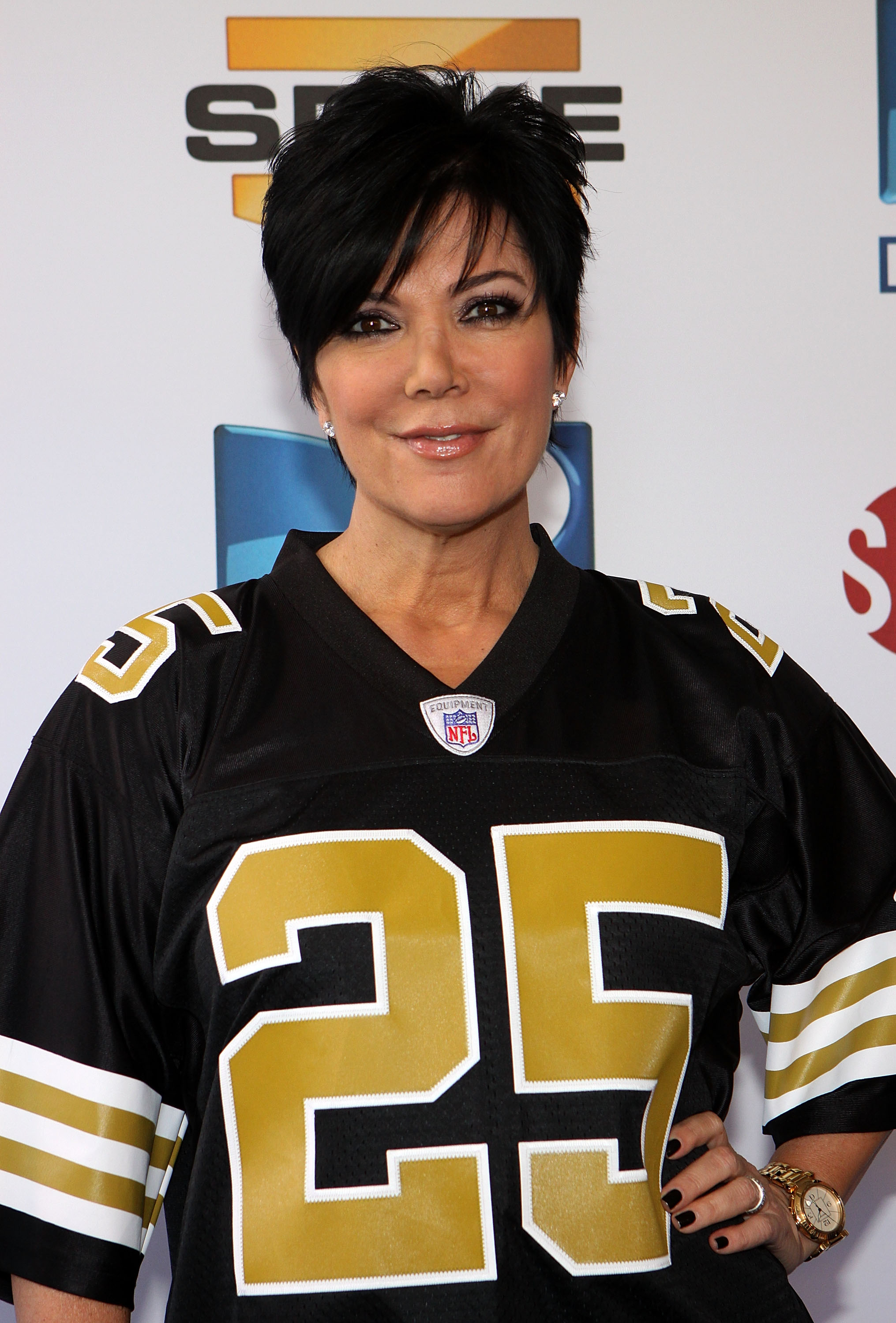 Kris Jenner asiste a la tercera edición anual del Celebrity Beach Bowl de DIRECTV en el Progress Energy Park, sede del Al Lang Field, en San Petersburgo, Florida. | Fuente: Getty Images